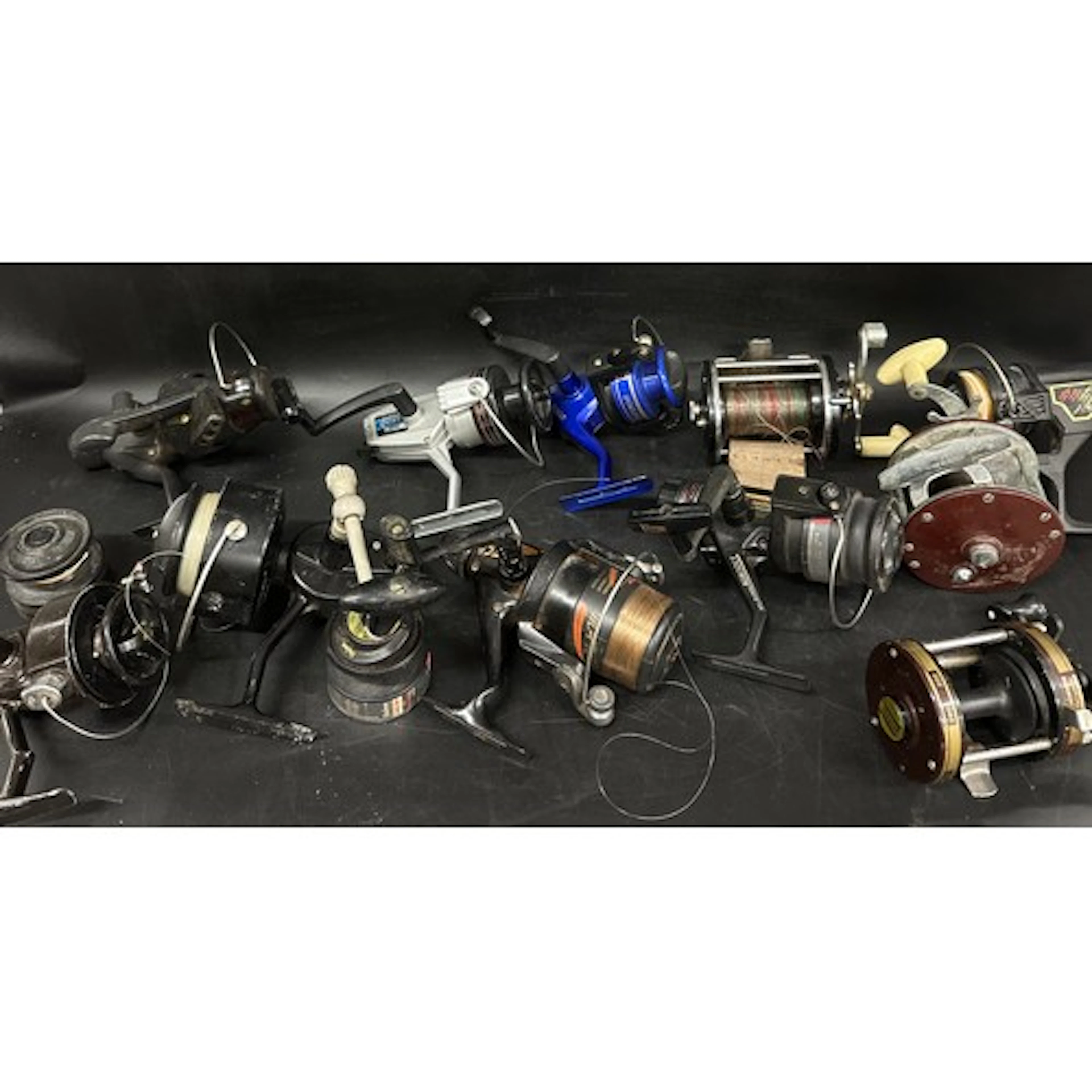 A collection of eleven vintage fishing reels including Daiwa...