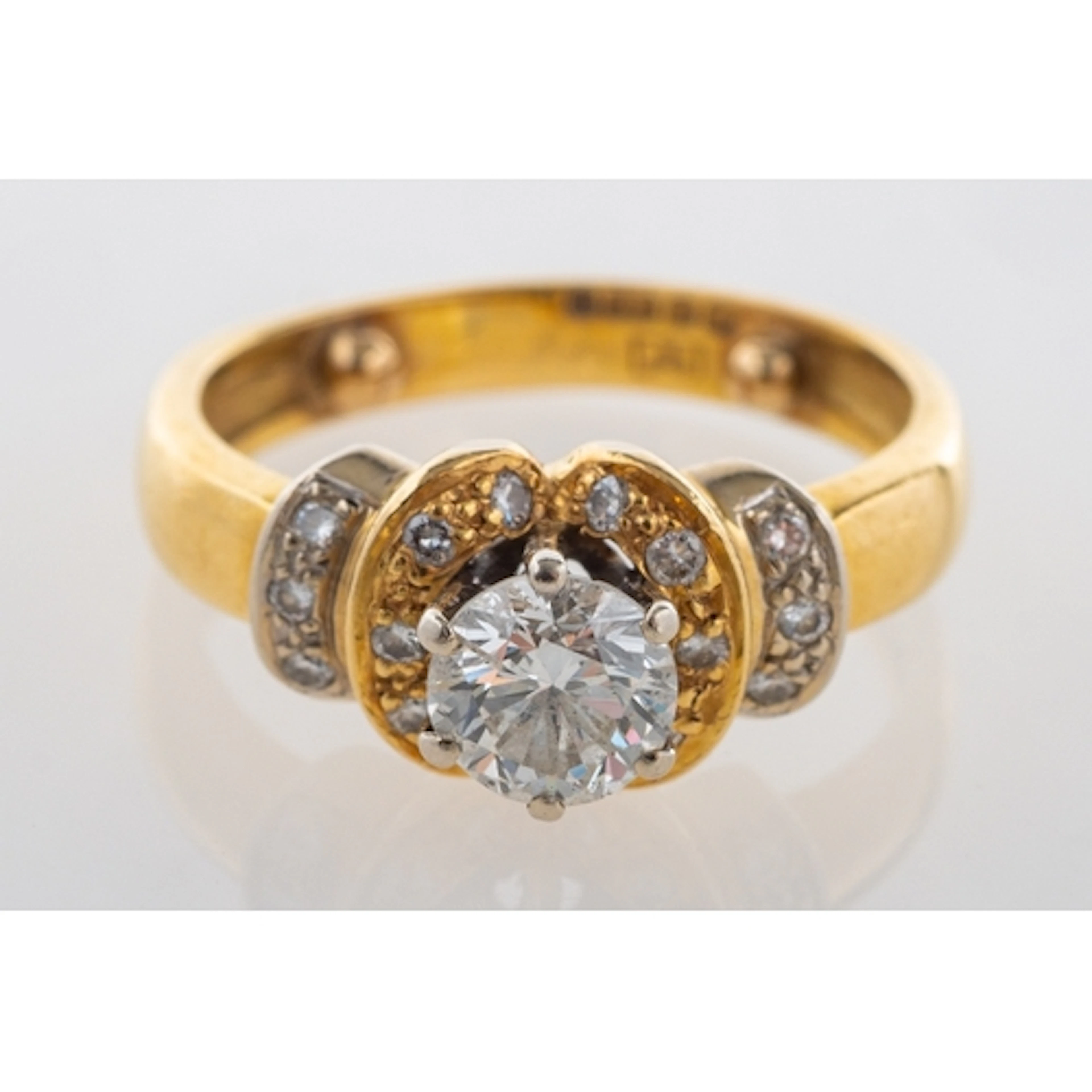 A 18ct Gold Single Stone Diamond Ring, the brilliant cut dia...