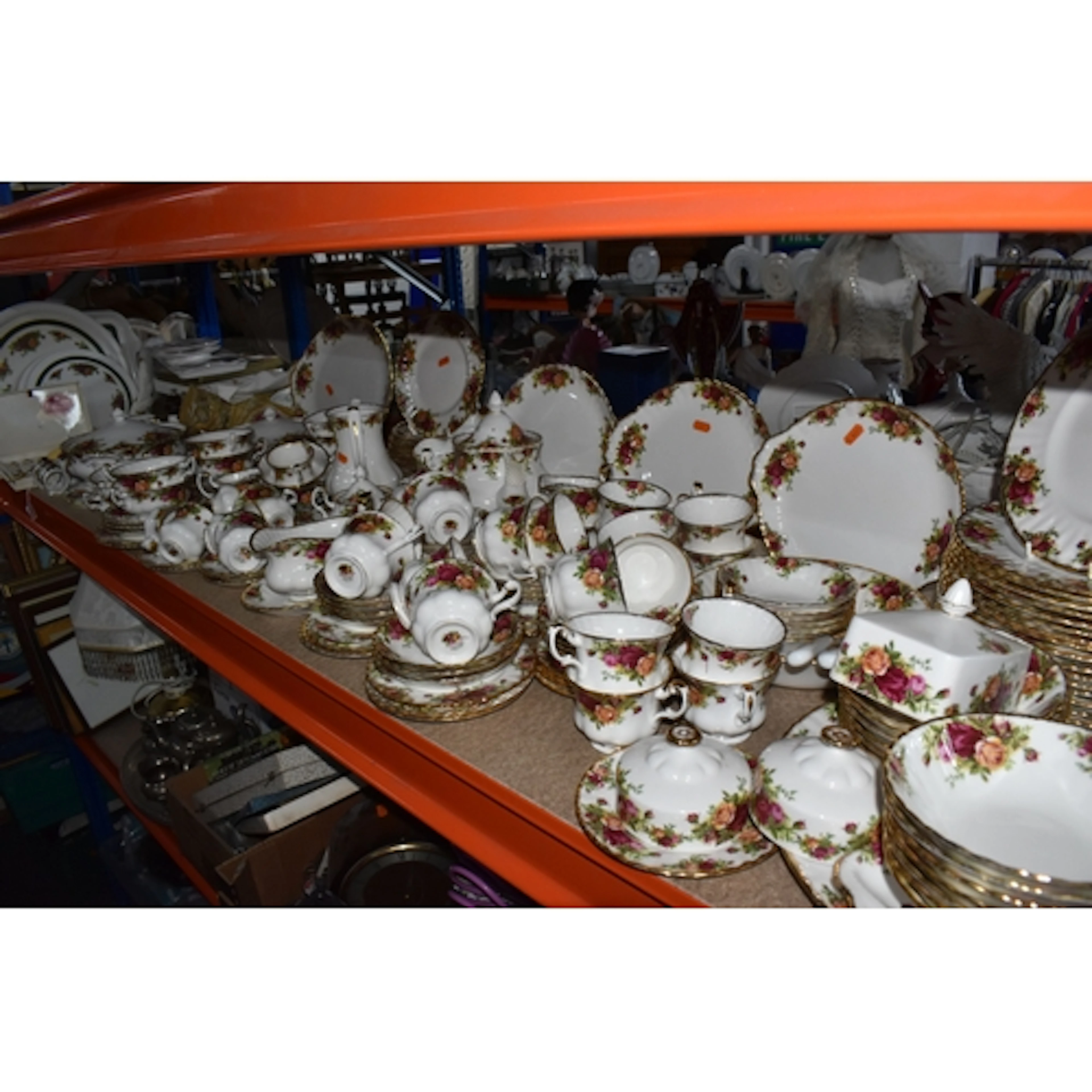 OVER TWO HUNDRED PIECES OF ROYAL ALBERT 'OLD COUNTRY ROSES' ...