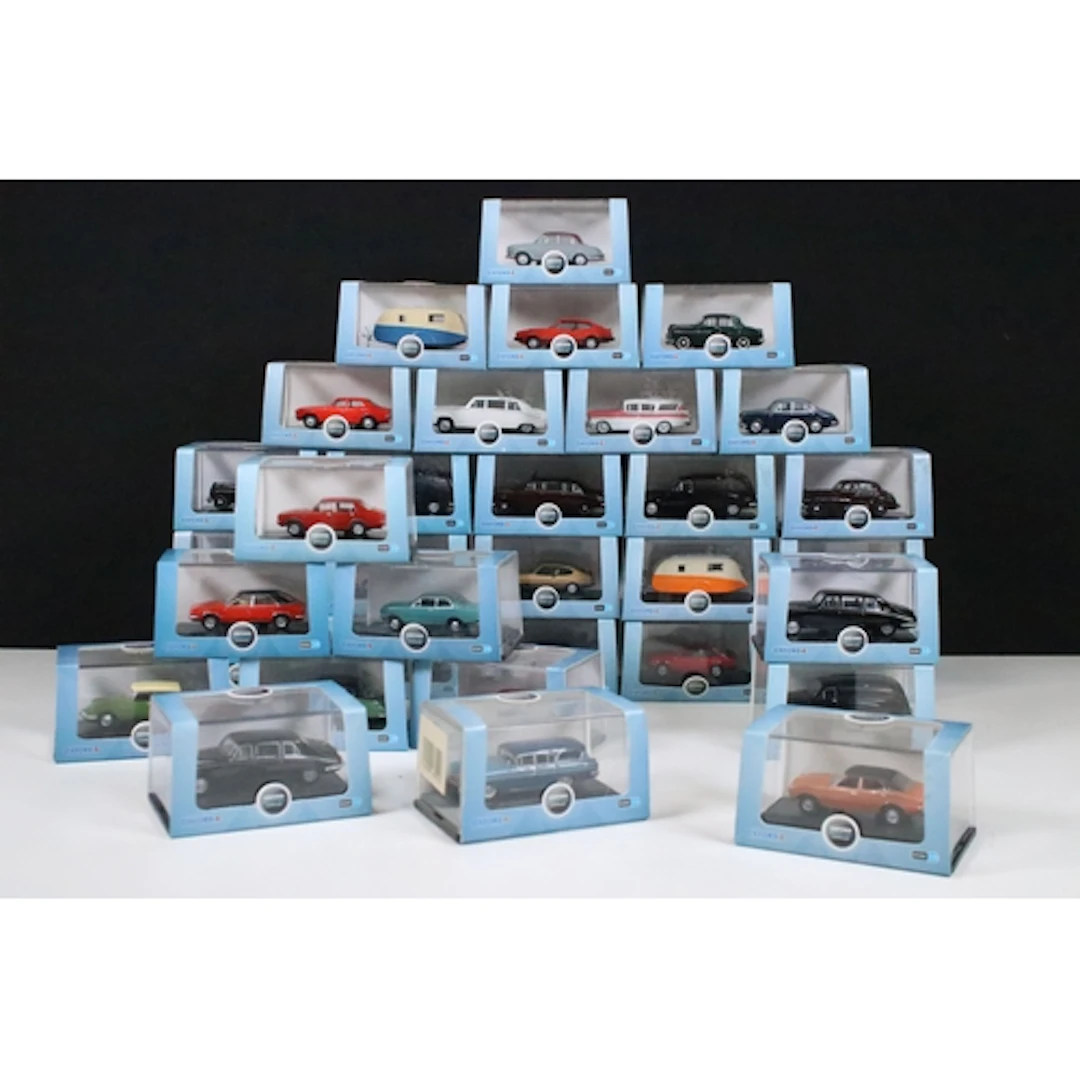 34 Boxed / cased Oxford Diecast models, all ex