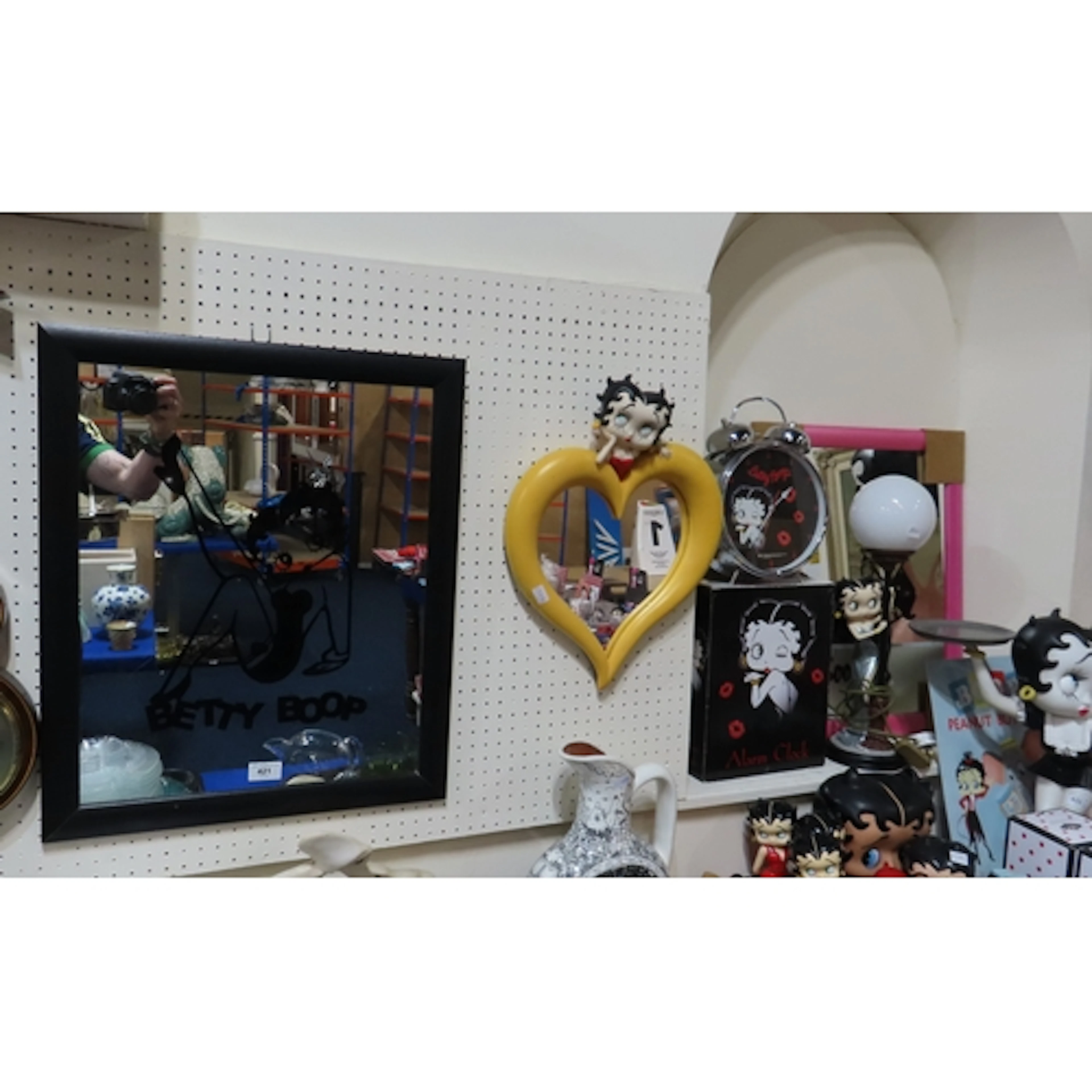 A mixed lot of Betty Boop collectibles including mirrors, an...