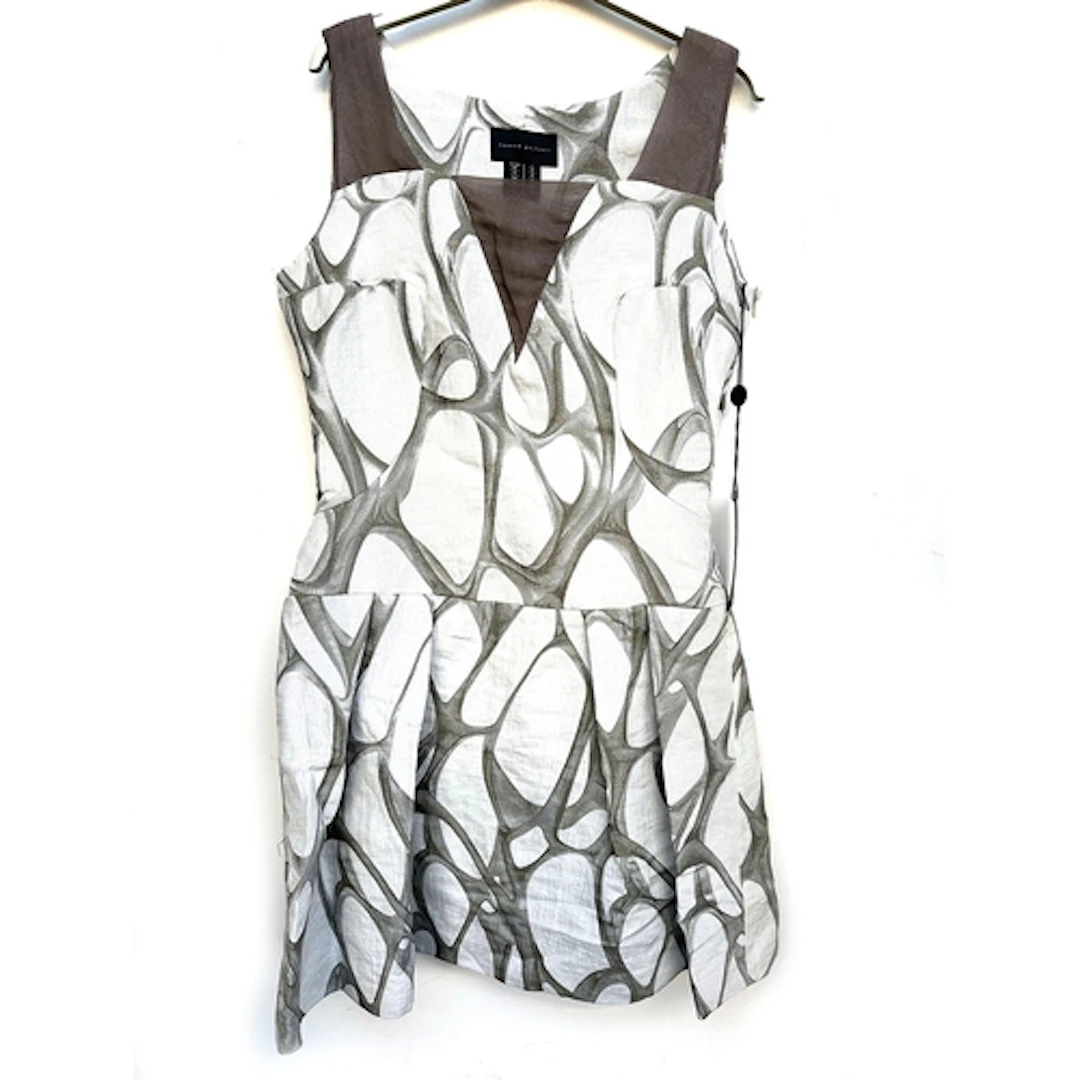 An Andrew Majtenyi, NWT, V neck point print pleat dress, siz...