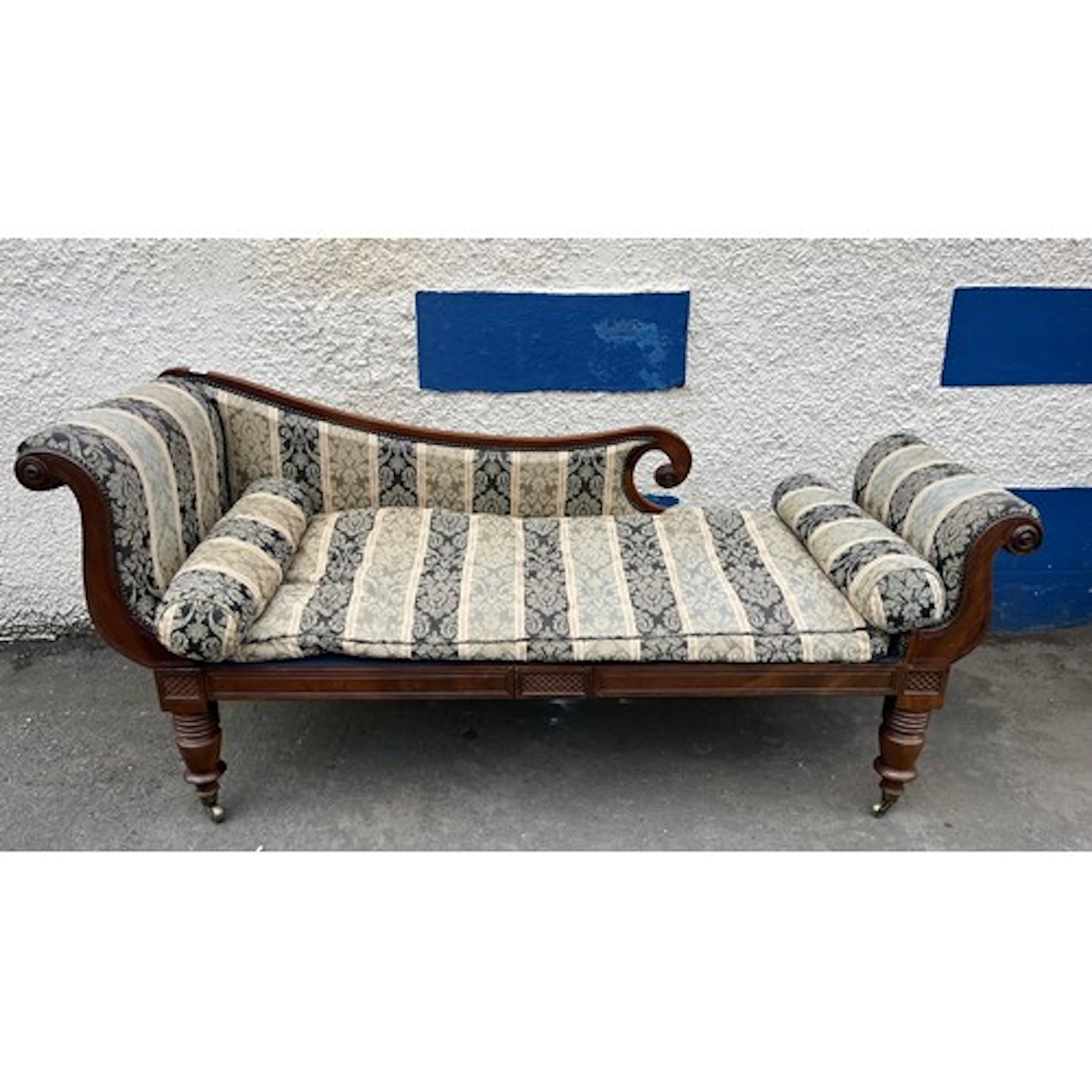 Mahogany framed chaise longue, left to right scrolling cushi...