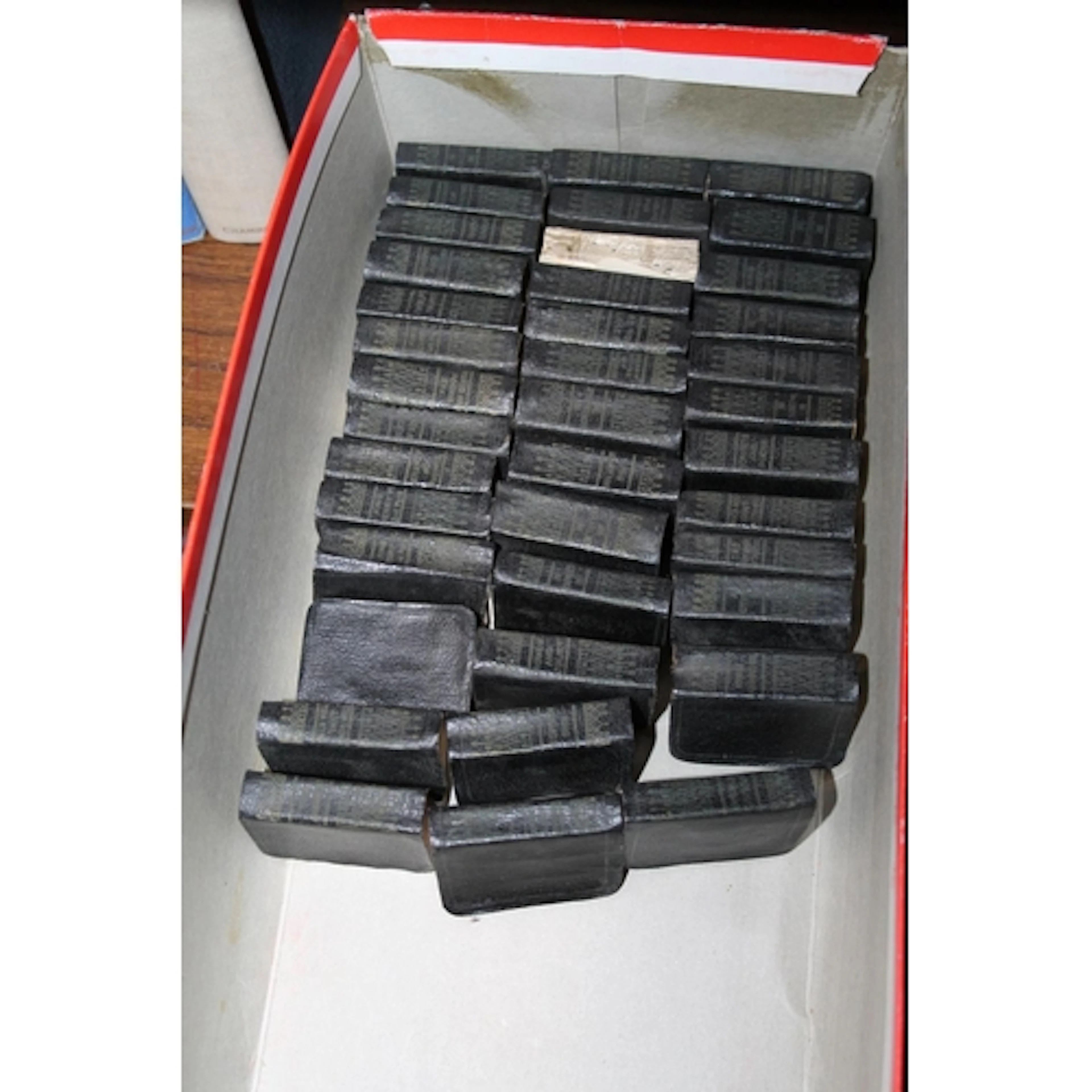 Box containing miniature Shakespeare novels, 38 volumes