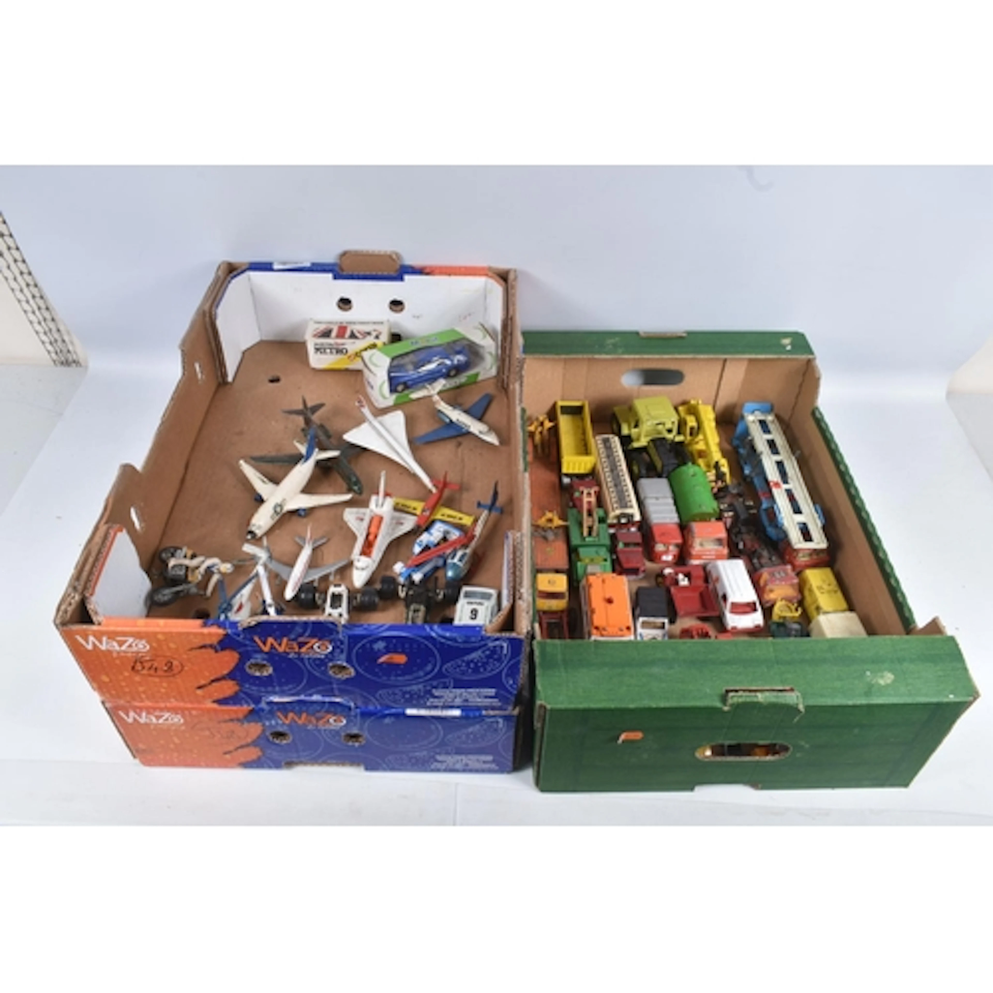 A QUANTITY OF UNBOXED ASSORTED PLAYWORN DIECAST VEHICLES, to...