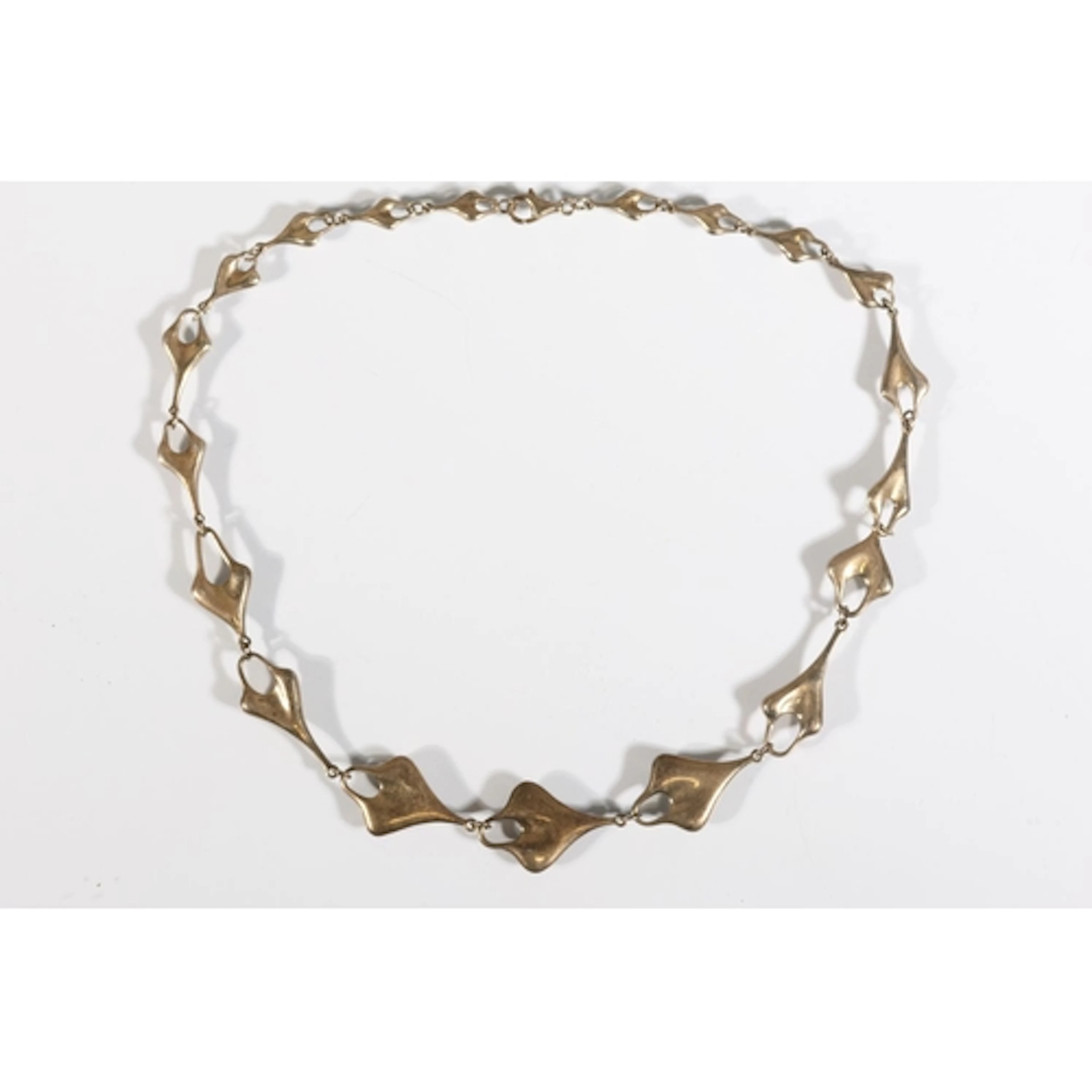 Contemporary silver necklace, 65g gross.