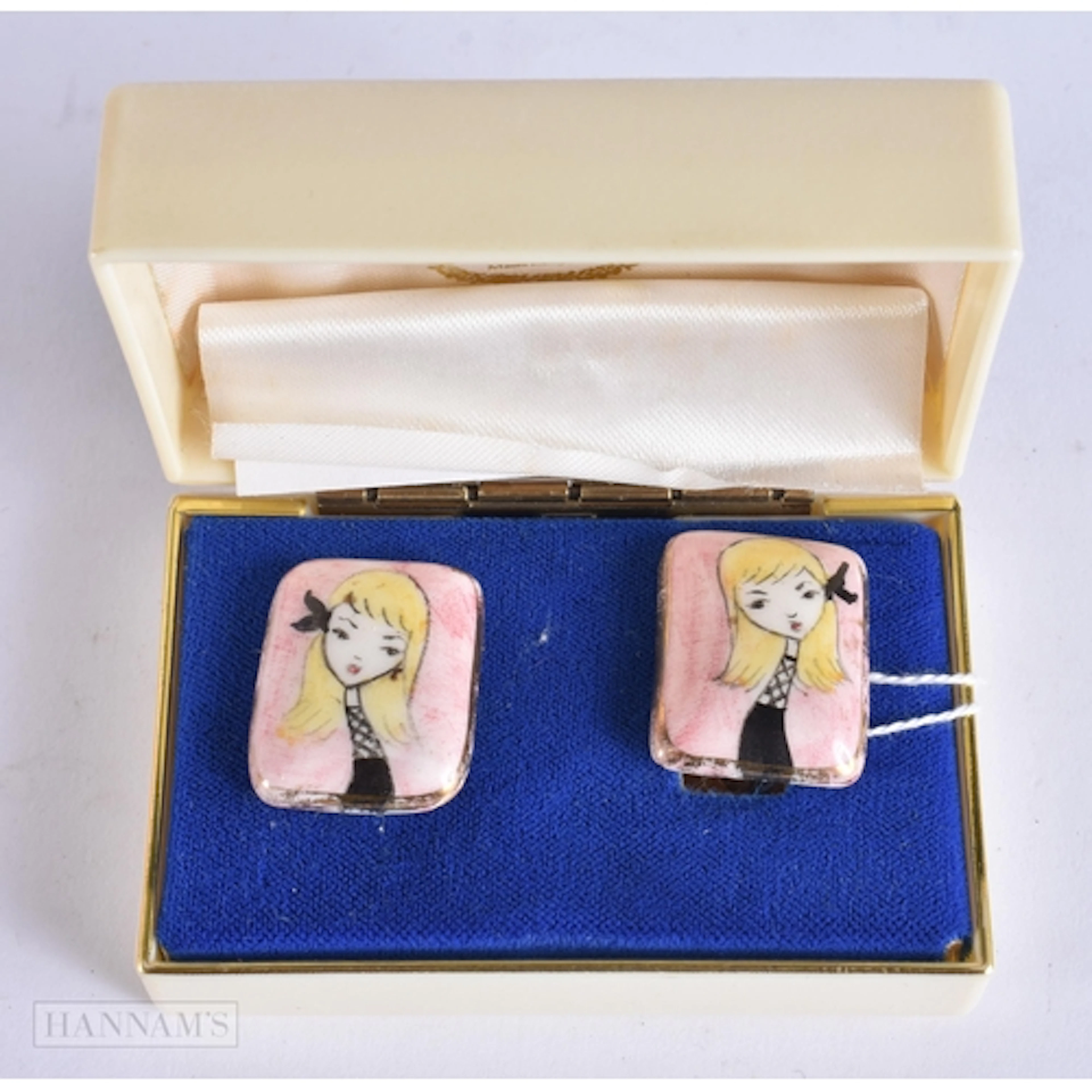 A Vintage Pair of Ceramic Earrings. 2.6cm x 2cm