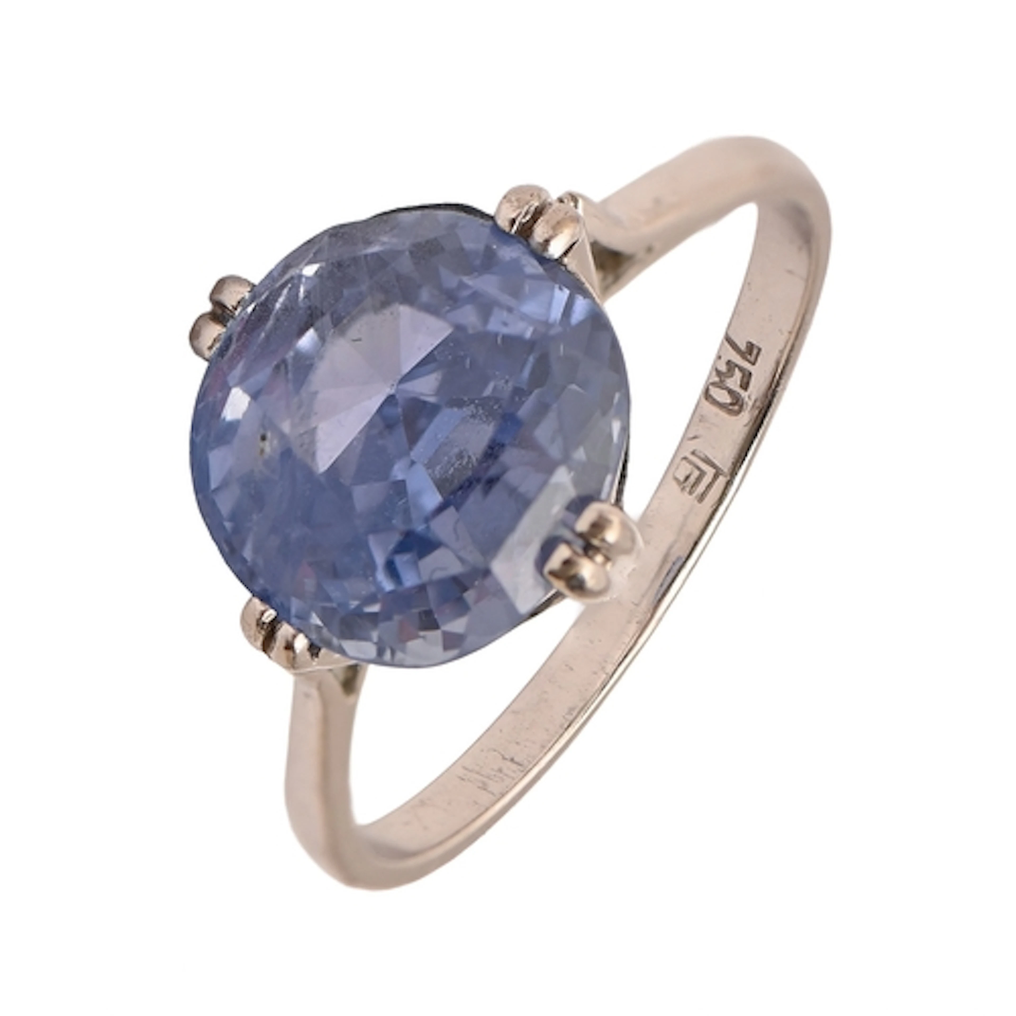 A sapphire ring, in white gold, marked 750, 4g, size N...