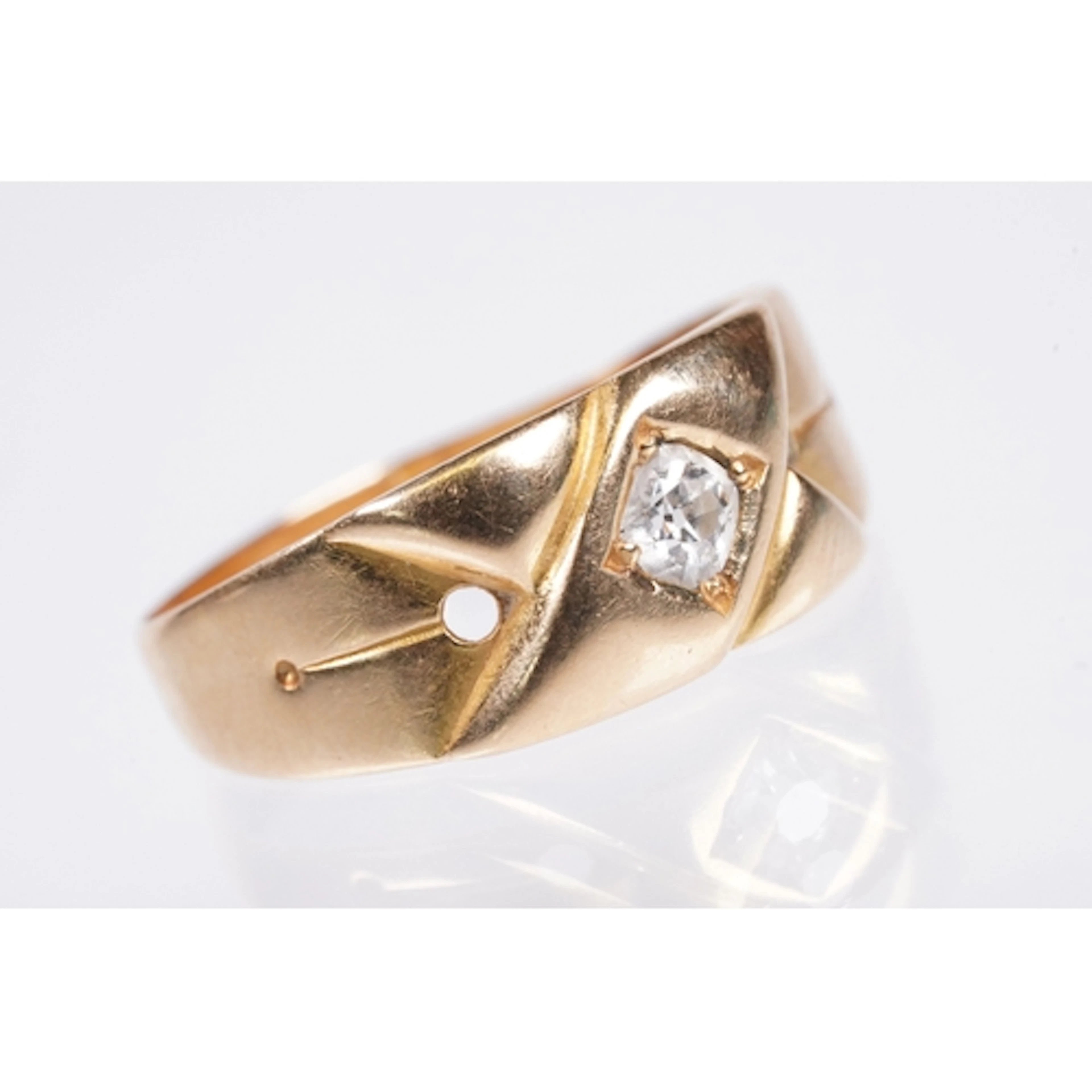 Victorian 18ct gold and diamond ring. The ring set with an o...
