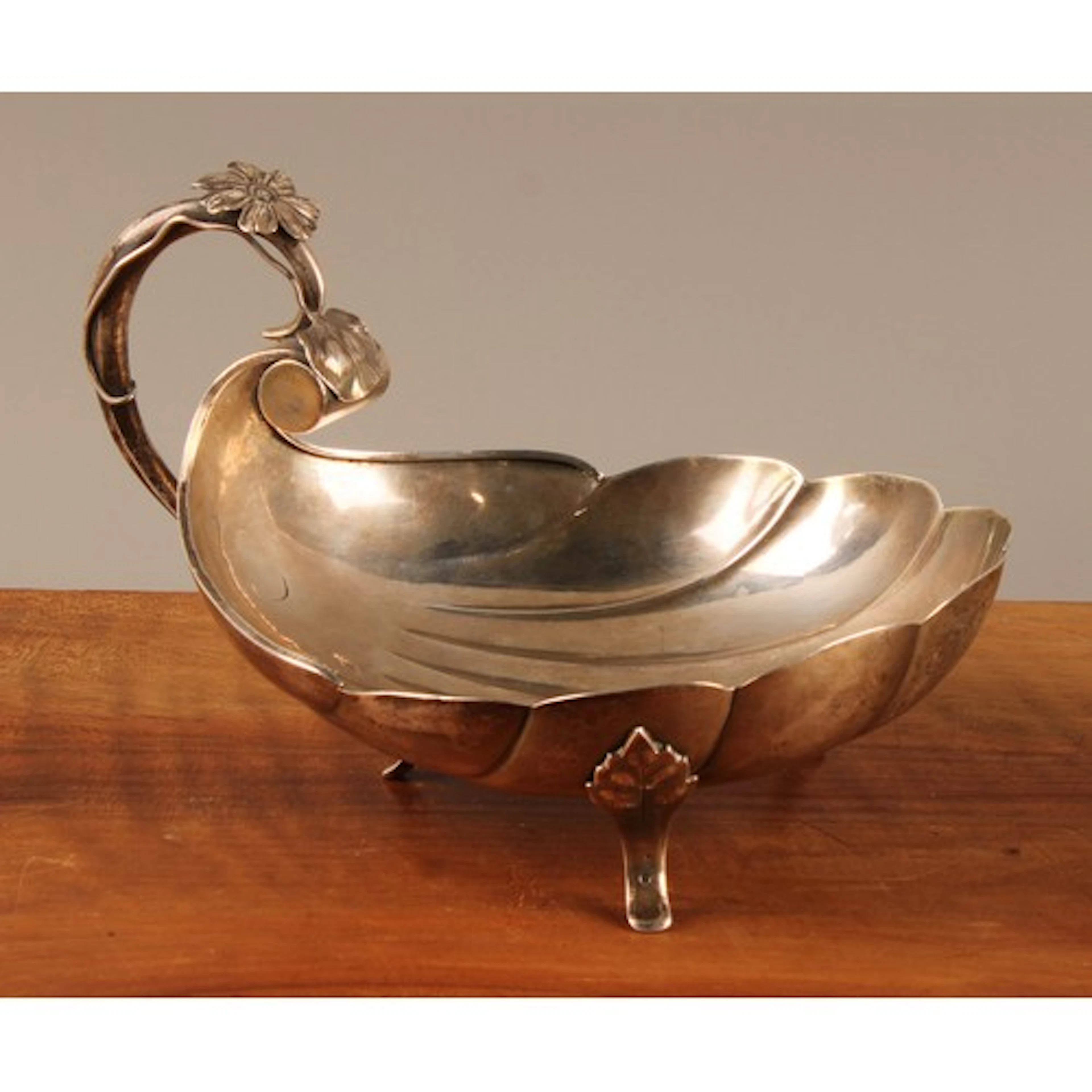 A Russian silver shell shaped sweetmeat dish, flying scroll ...
