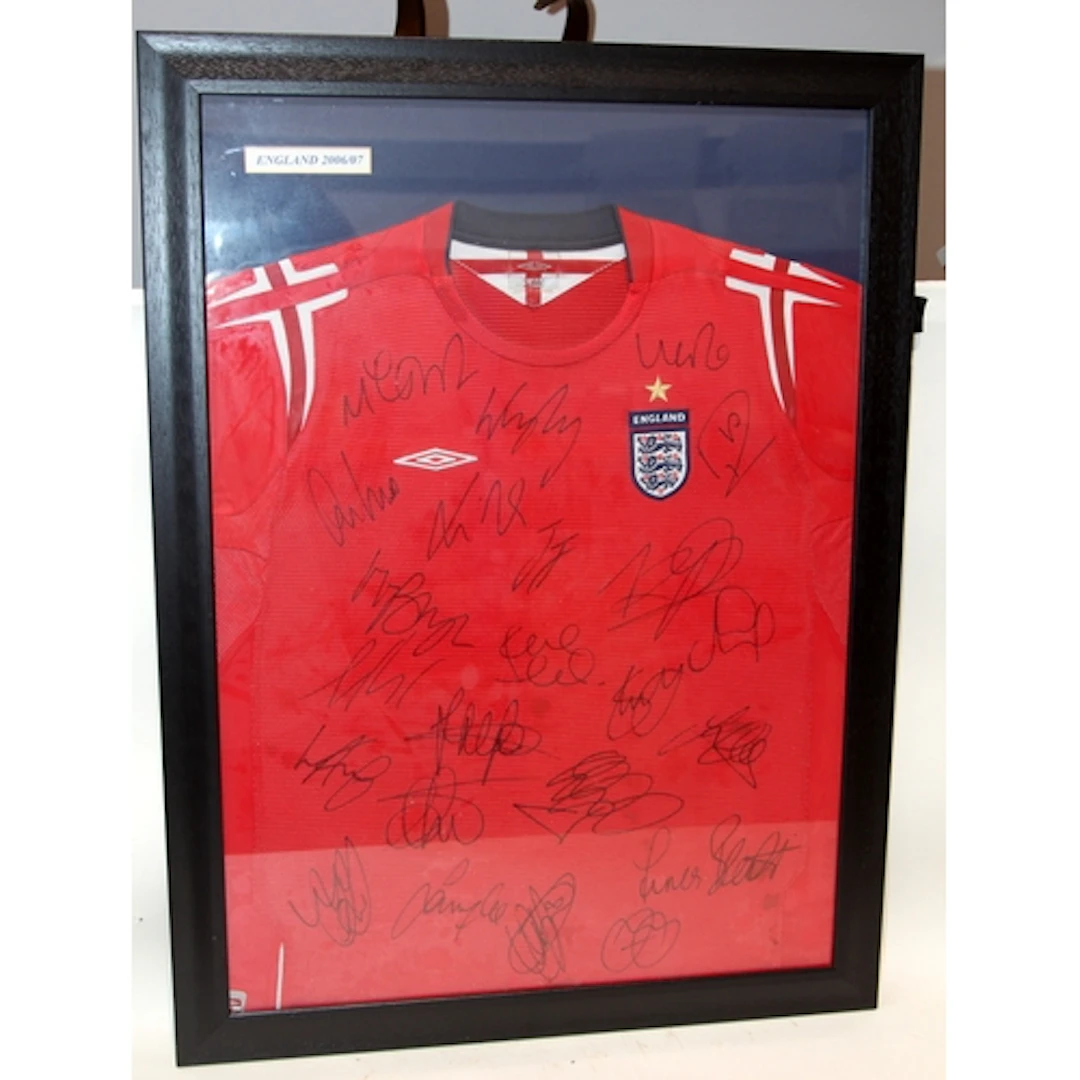 Football memorabilia: England Football 2006/2007 shirt beari...