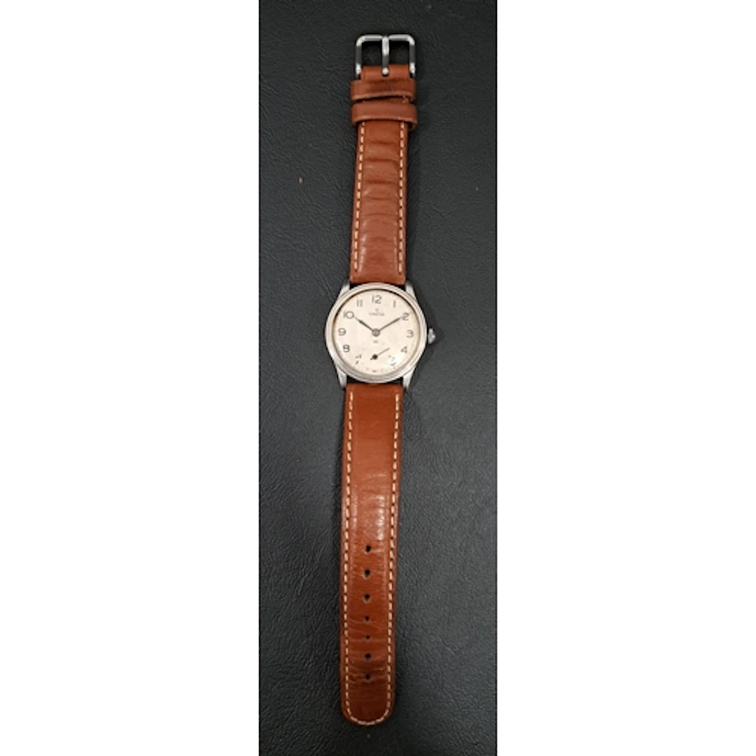 GENTLEMAN'S VINTAGE OMEGA WRISTWATCH the dial with Arabic nu...