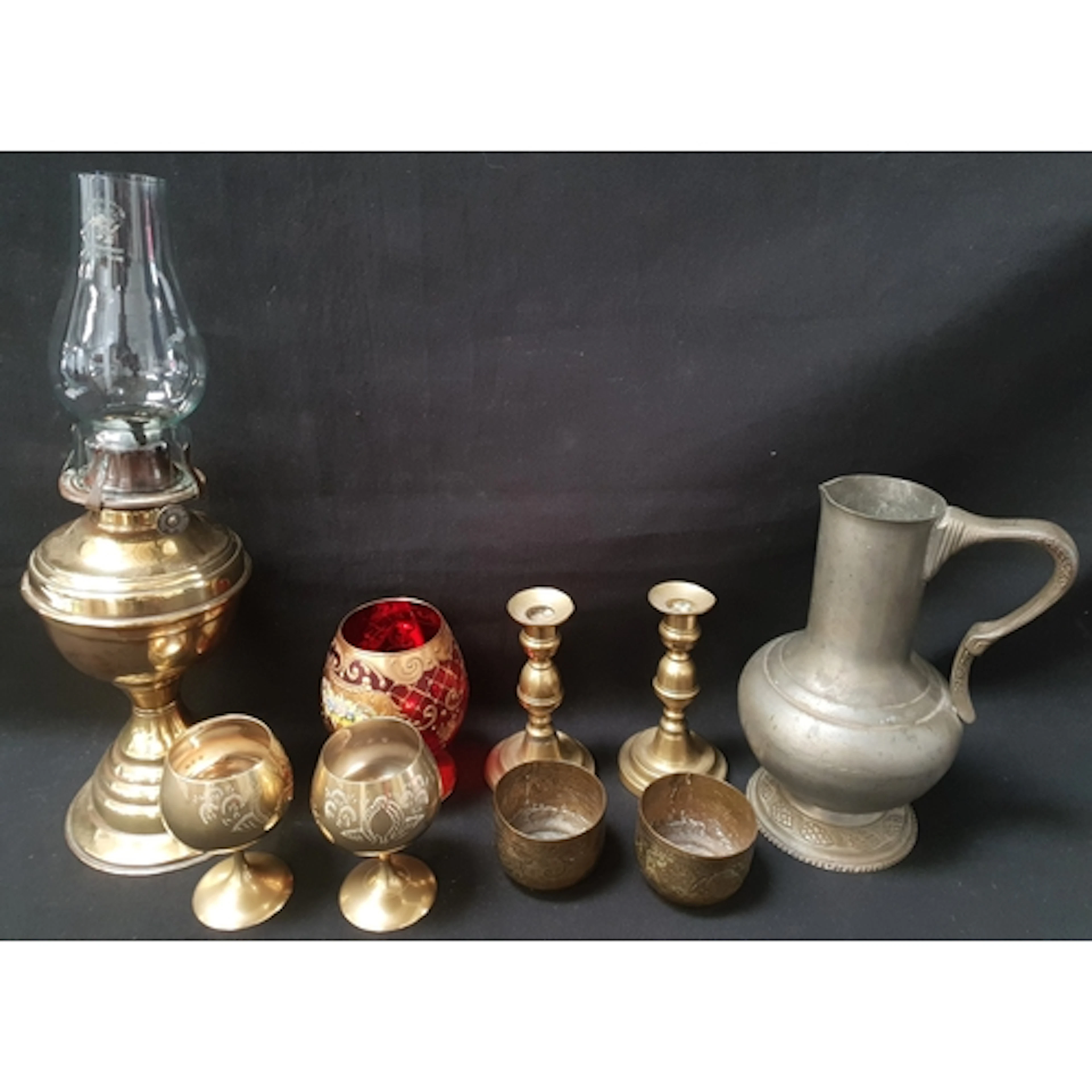 SMALL COLLECTION DECORATIVE METALWARE ITEMS including a vin...