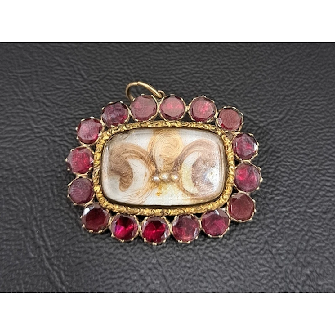GEORGIAN/EARLY VICTORIAN GARNET SET MOURNING BROOCH/PENDANT ...