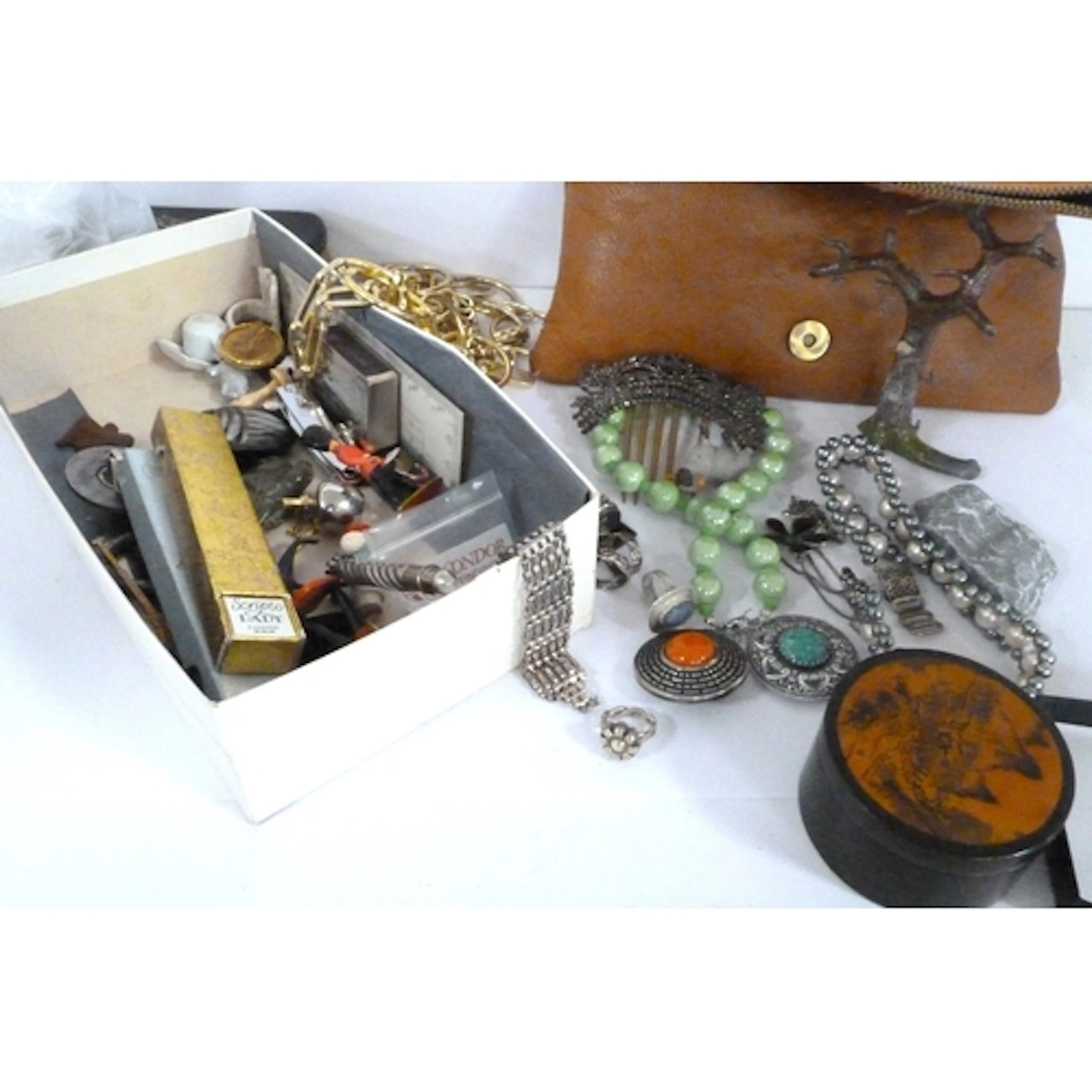 Box of costume jewellery to include necklace and brooches, a...