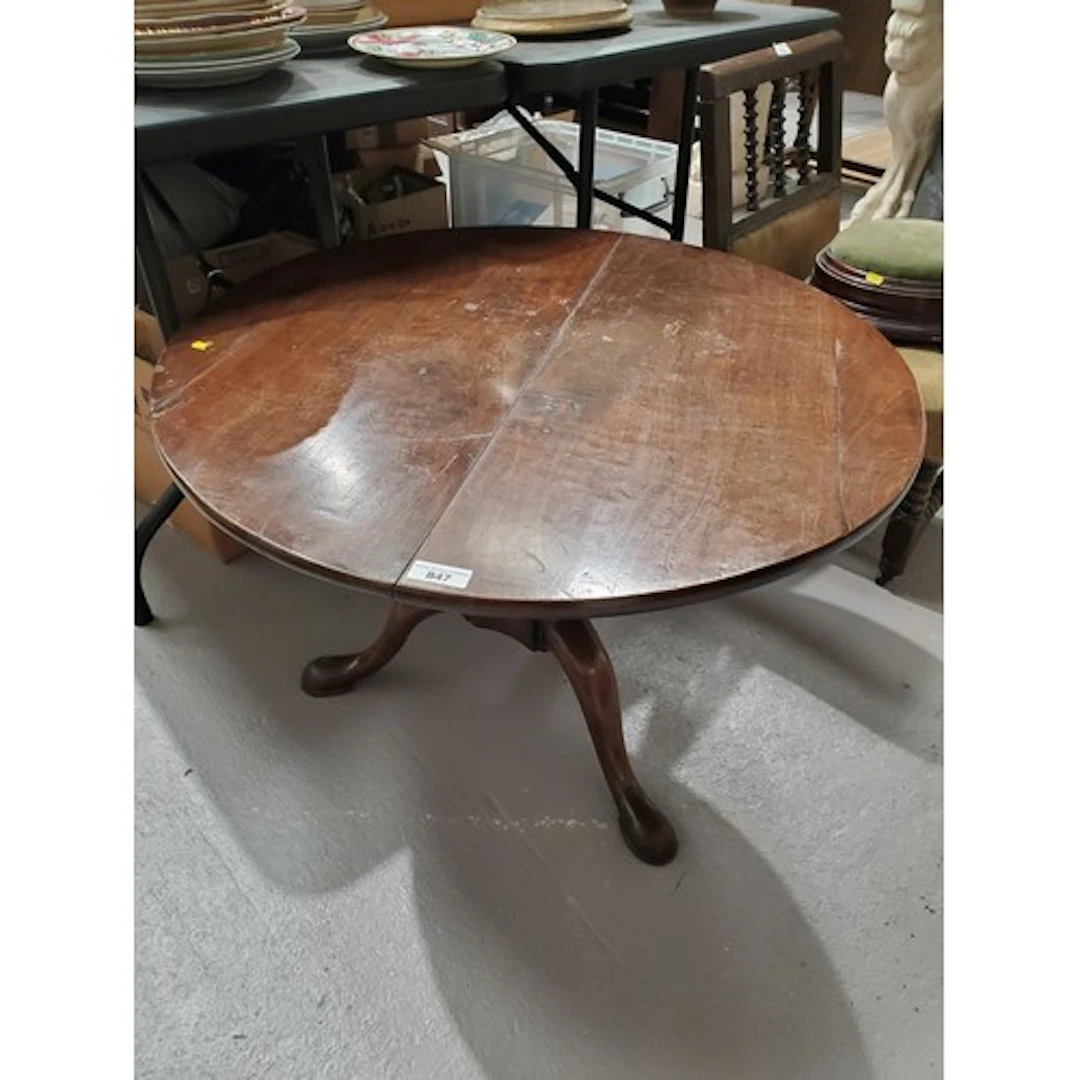 An antique mahogany cut down Tripod Table, 2ft 8in Diam (R1)