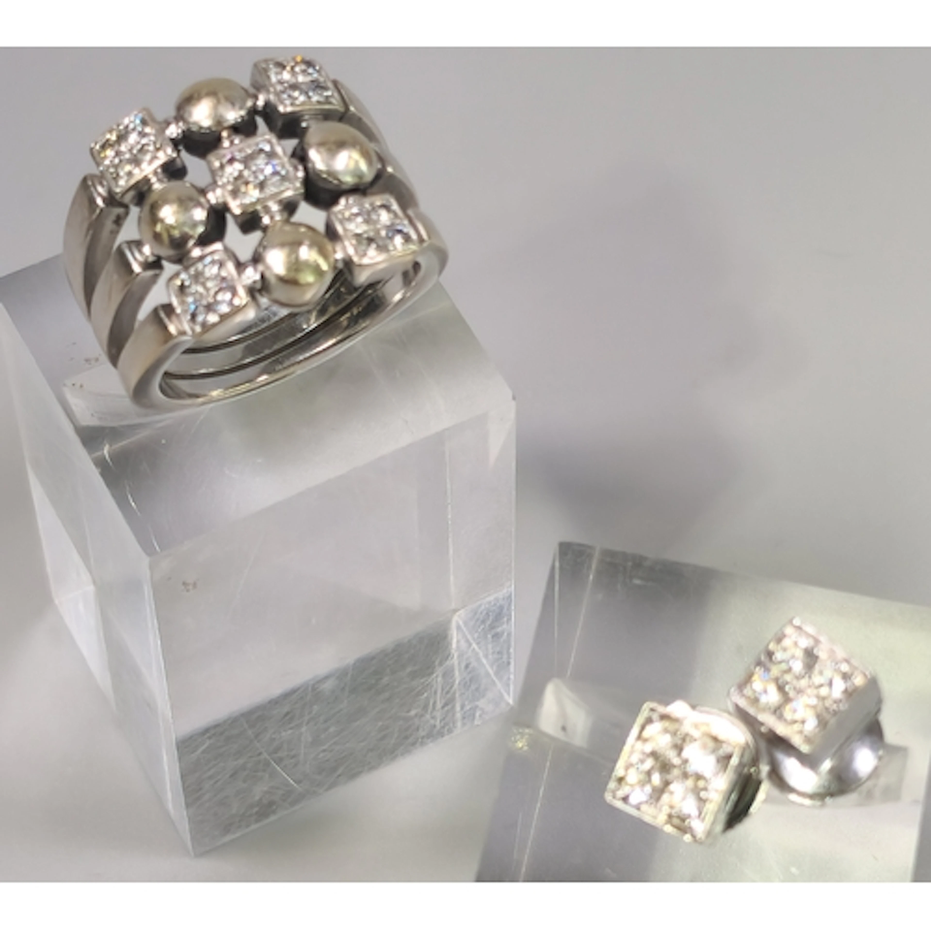 18ct white gold Bvlgari Lucea diamond band ring, together wi...