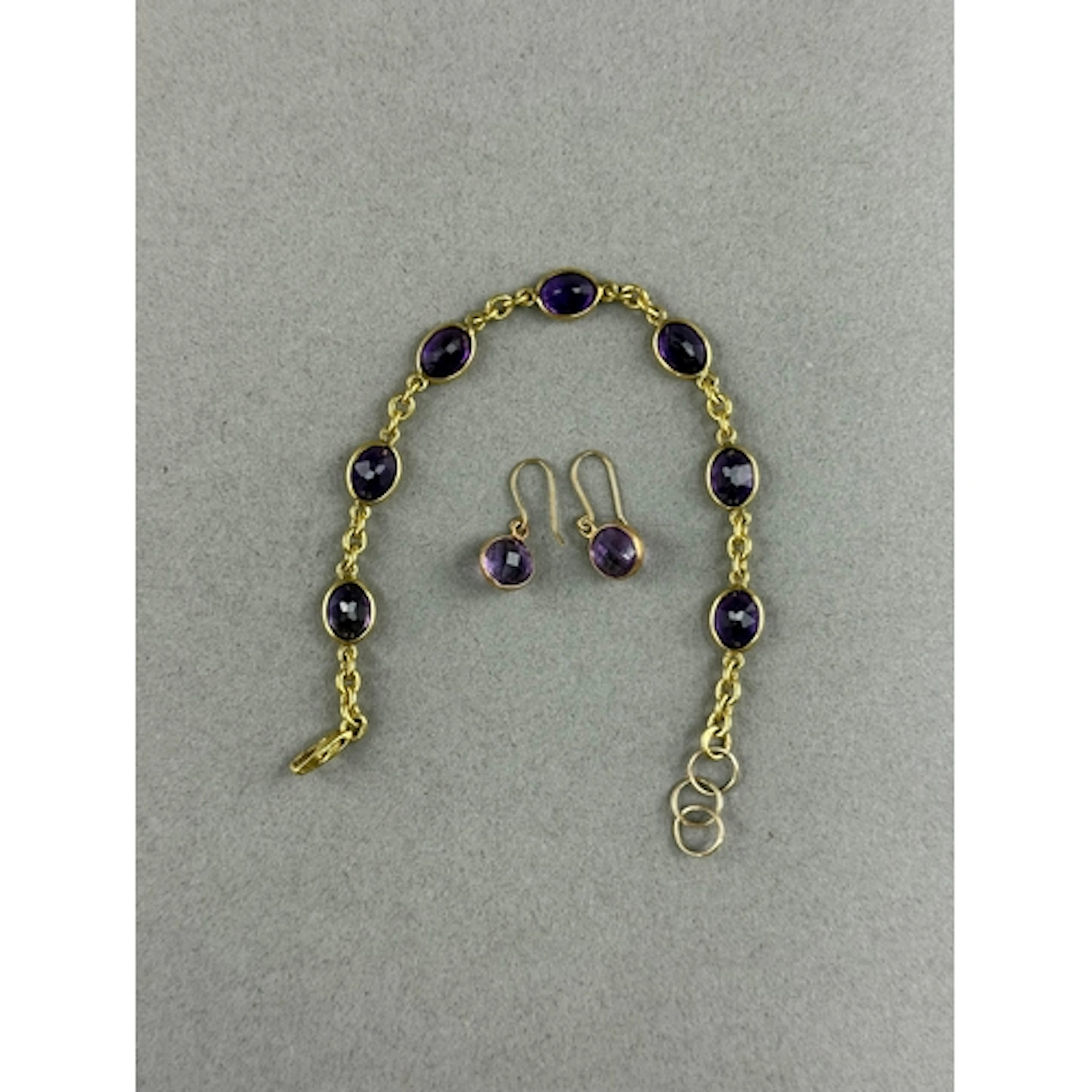 Jewellery: a 9ct yellow gold bracelet set with seven facet c...
