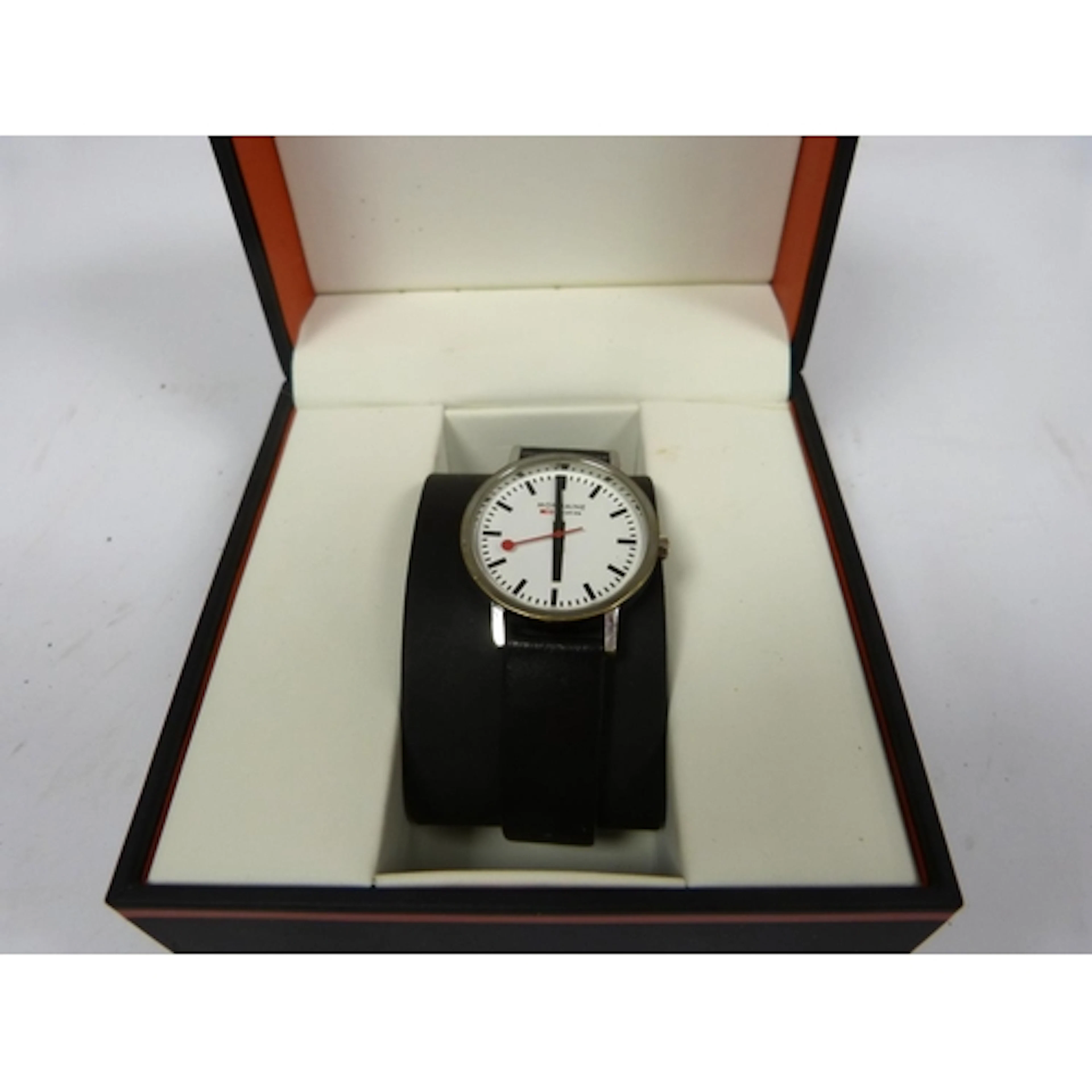 Gents modern Mondaine railway style watch.