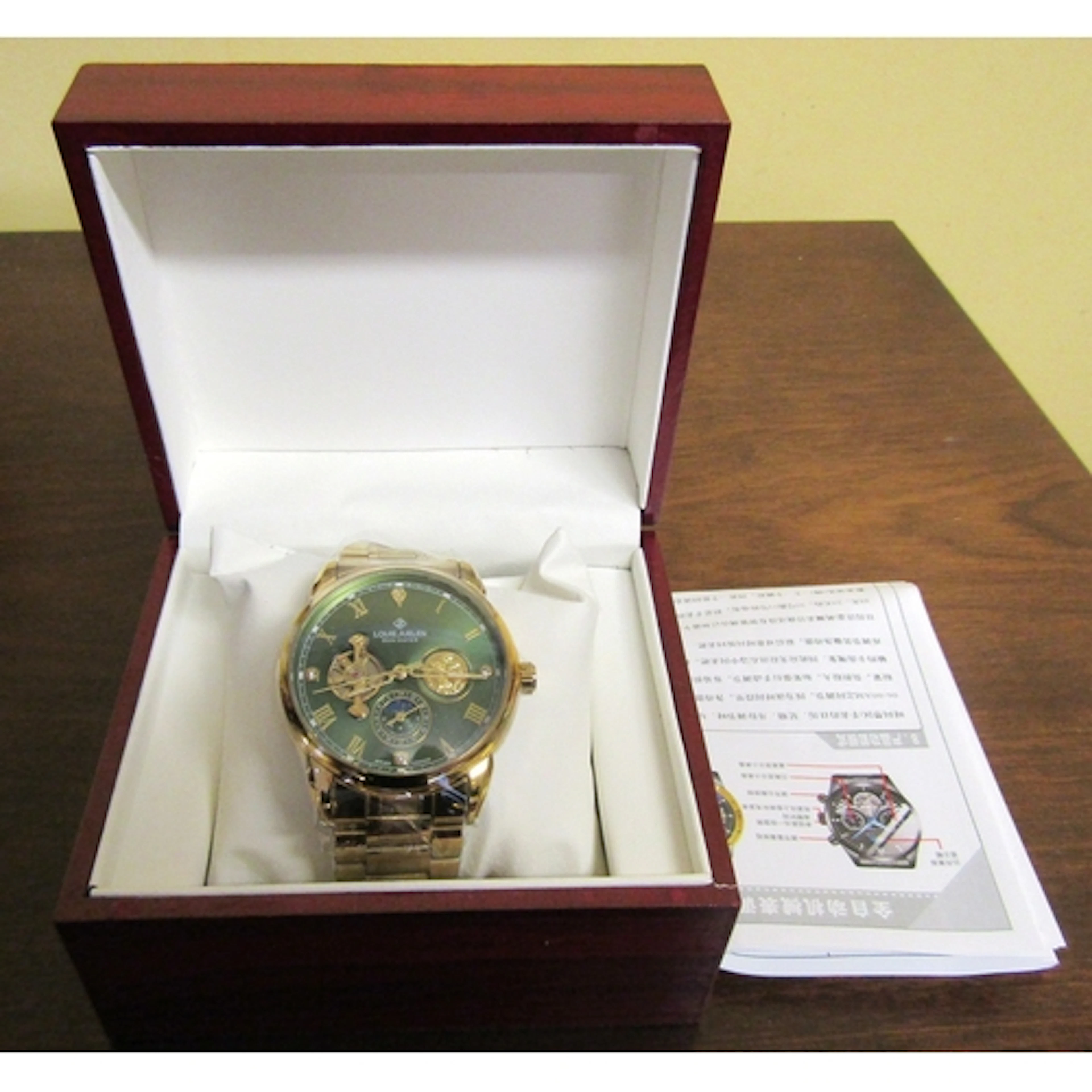 Louie Juelen Twenty Meter Gentleman's Wrist Watch with Origi...