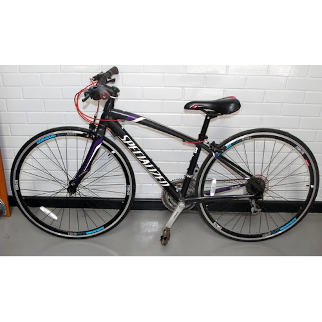 Specialized Dulce road bike. 15" frame, 26" wheels, 21 gears