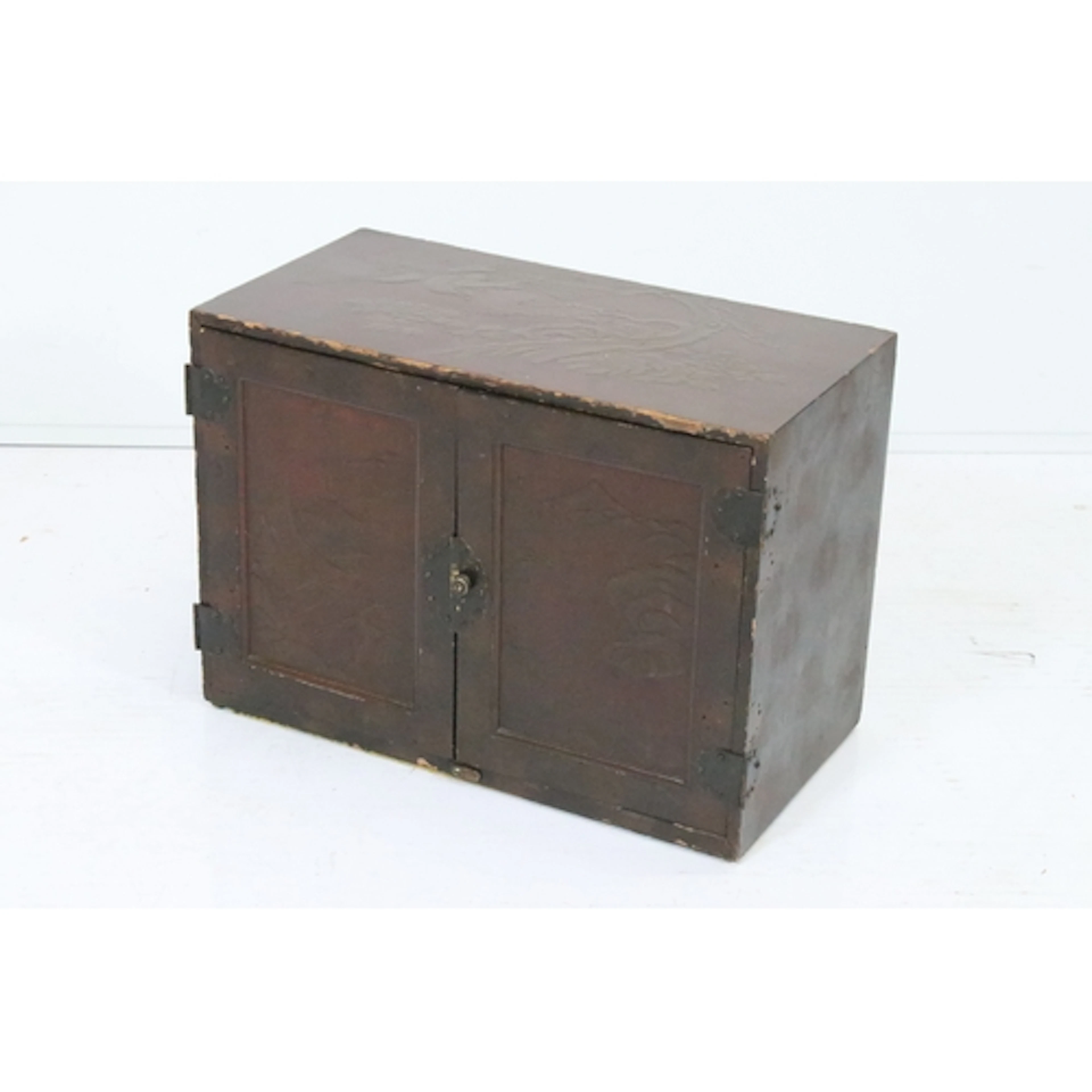 Early 20th century Japanese lacquered table top cabinet, hav...