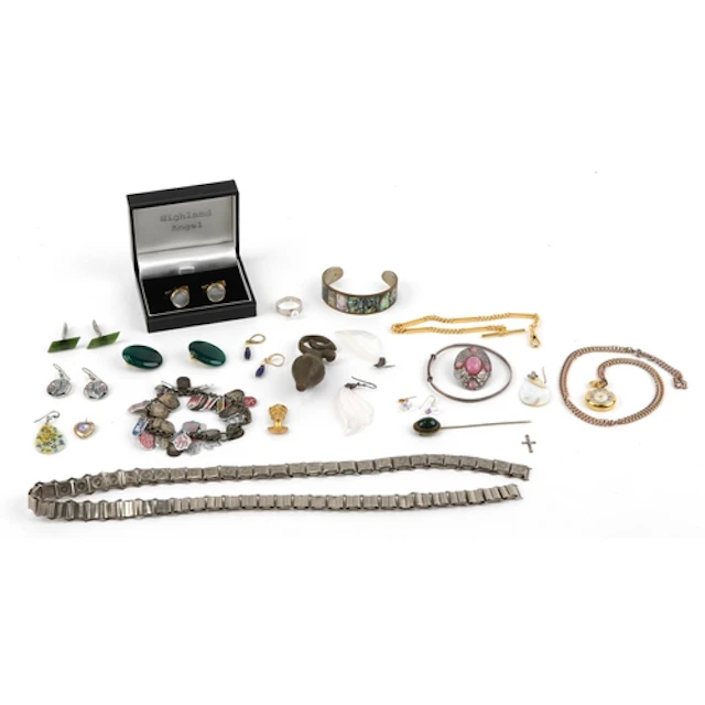 Antique and later jewellery including a bloodstone design st...
