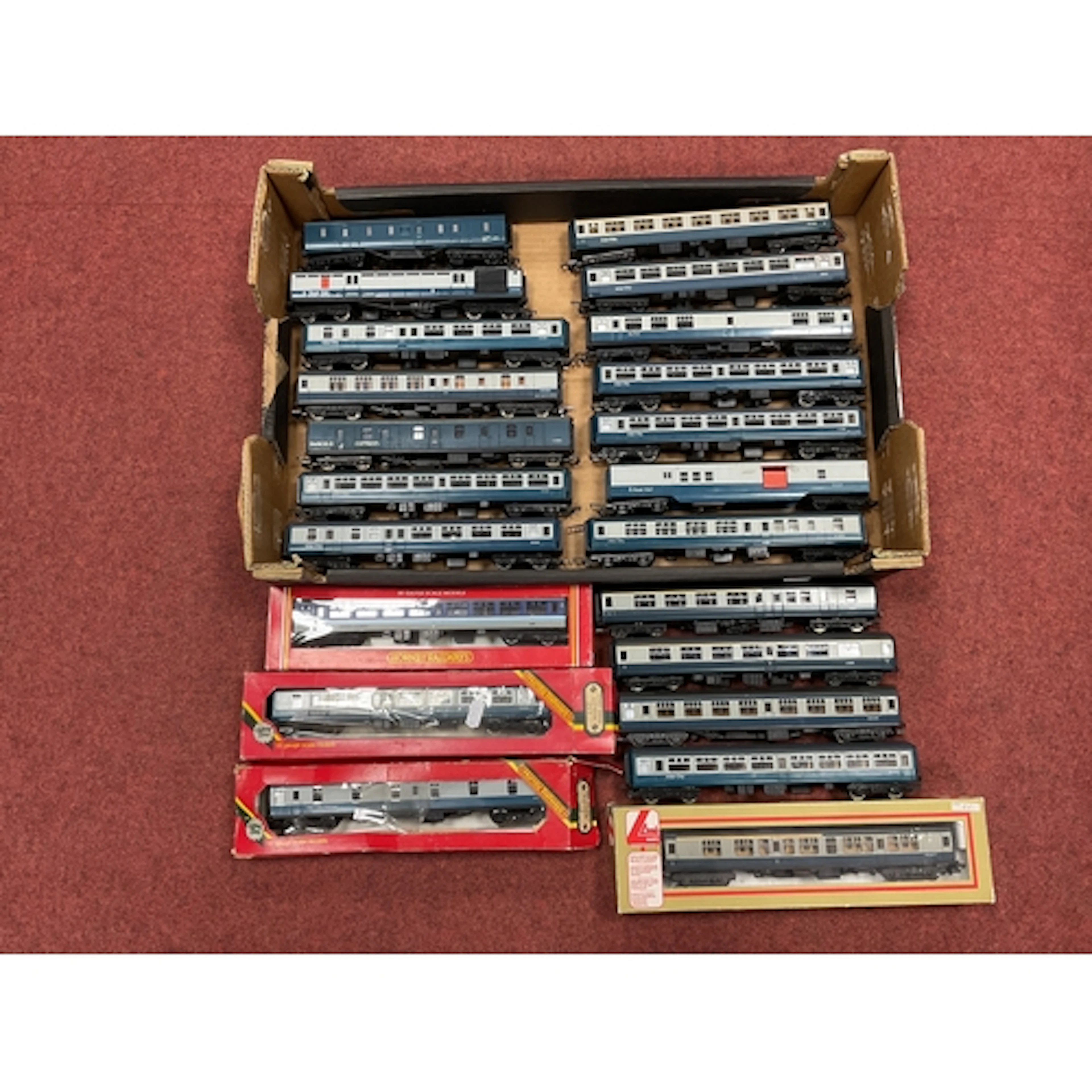 Approximately twenty-two 00 gauge BR blue/grey coaches by Ho...