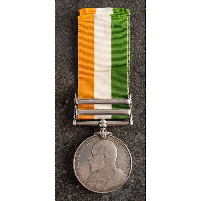 A King's South Africa Medal with two clasps to '5570 Pte W R...