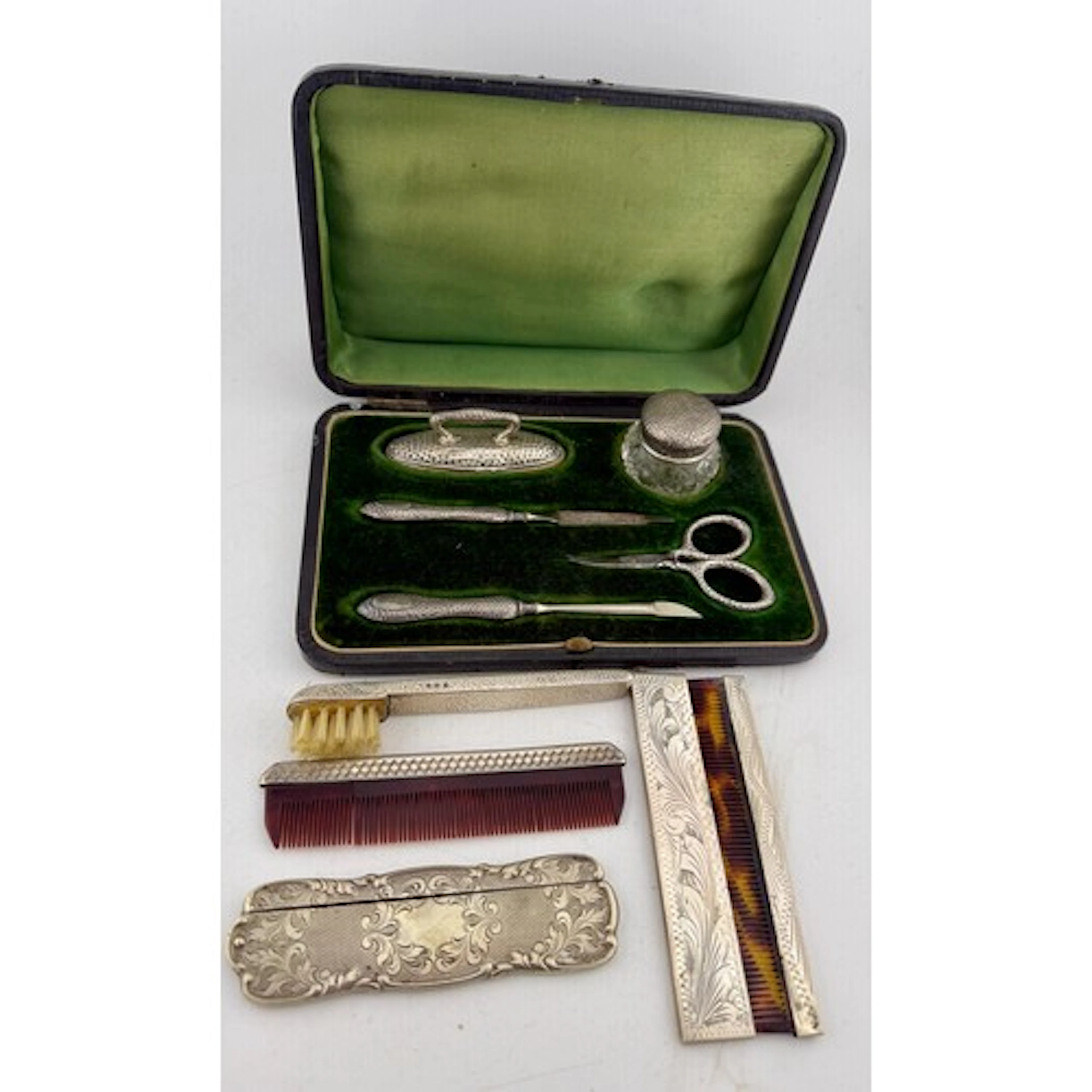 Boxed hallmarked silver manicure set, Birmingham 1911, maker...