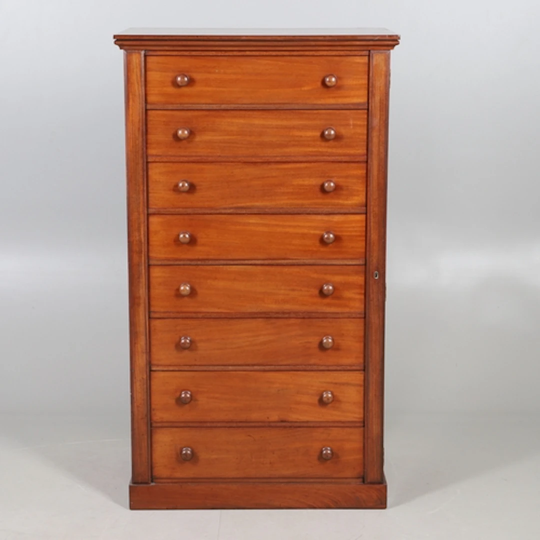 A 19TH CENTURY MAHOGANY WELLINGTON CHEST. the moulded edge t...