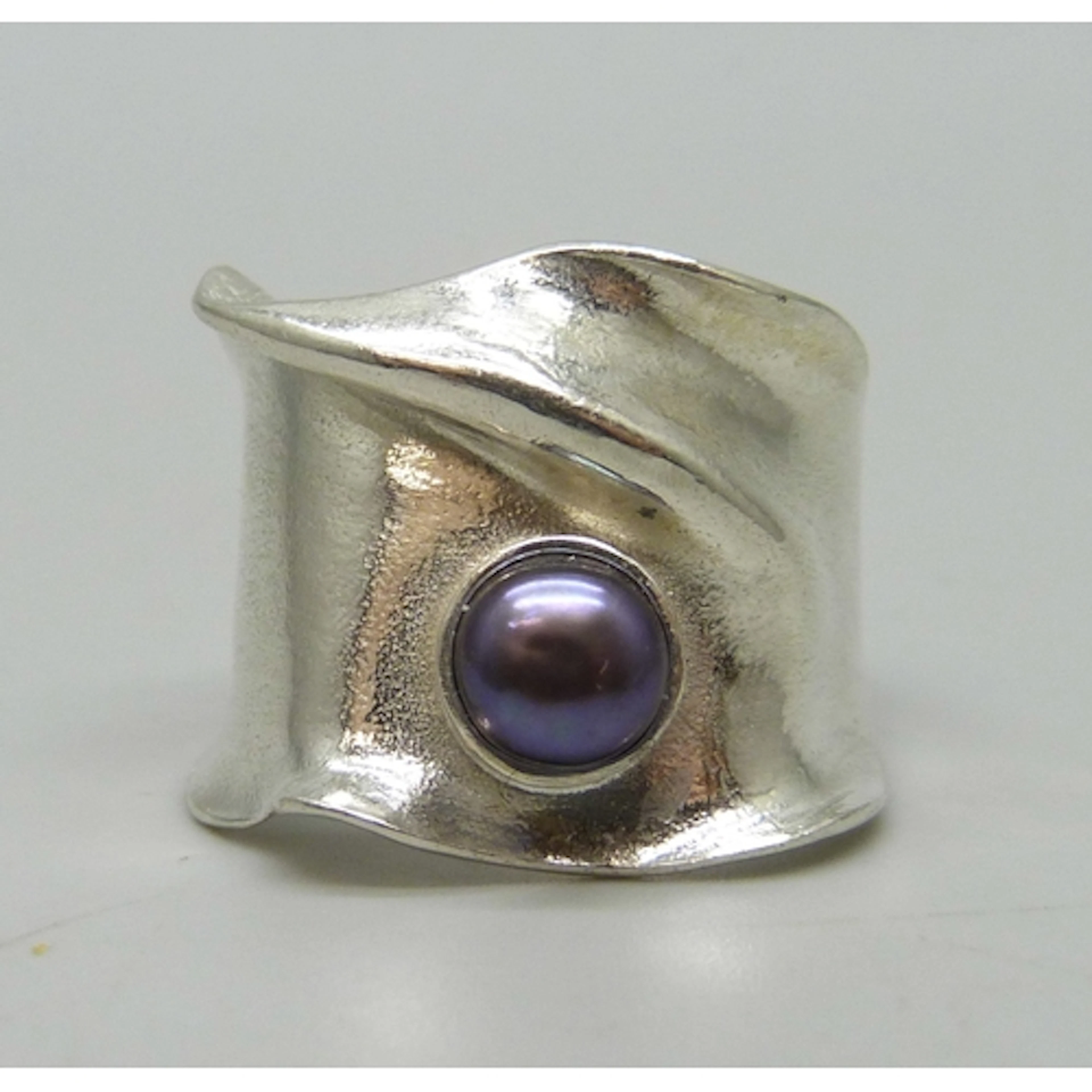 A Modernist style silver and pearl ring, Q