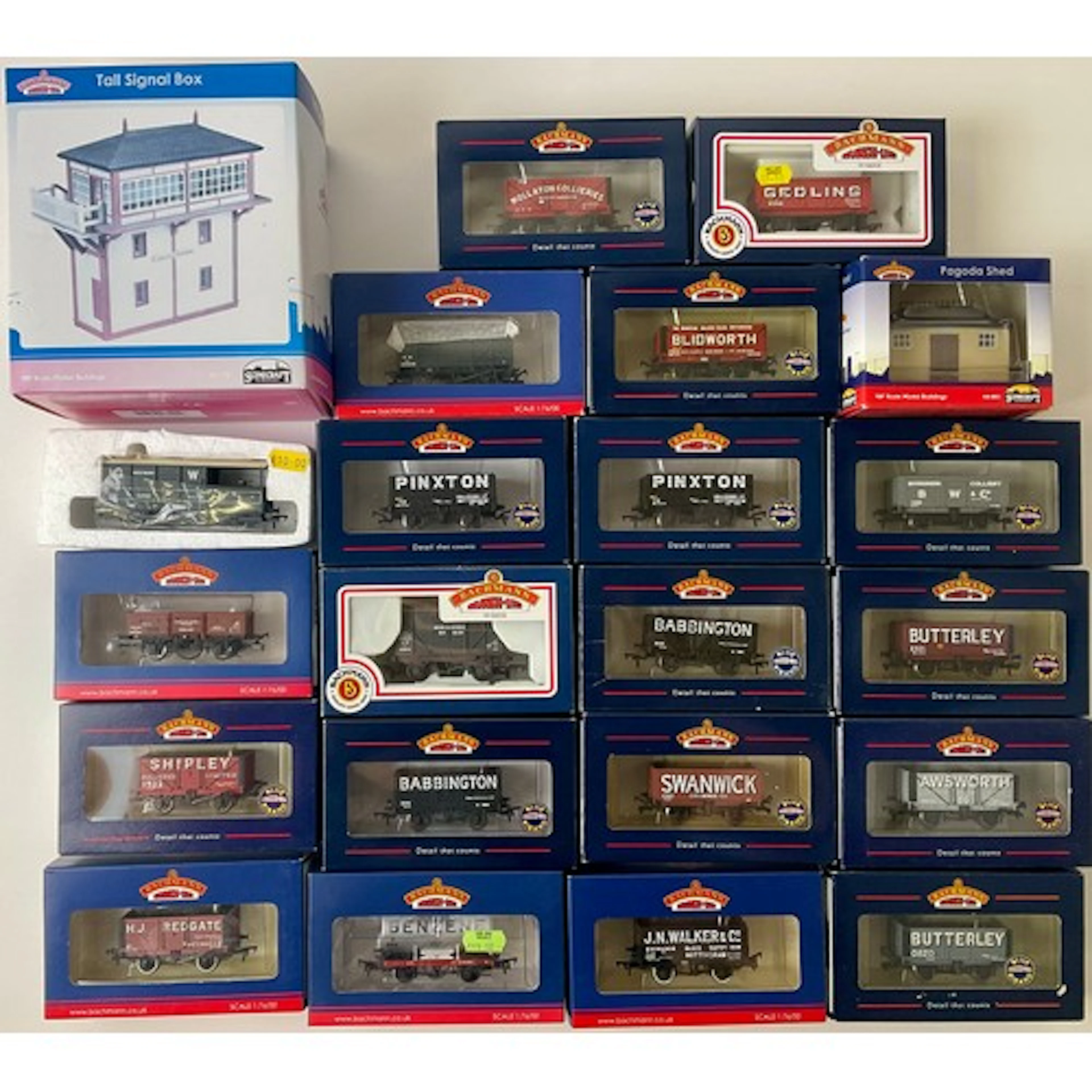 Bachmann Branch-Line - A quantity of Bachmann Branch-Line bo...