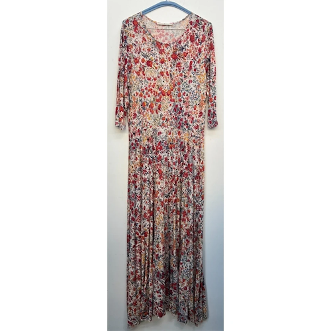 Two Peruvian Connection cotton dresses in floral prints, siz...