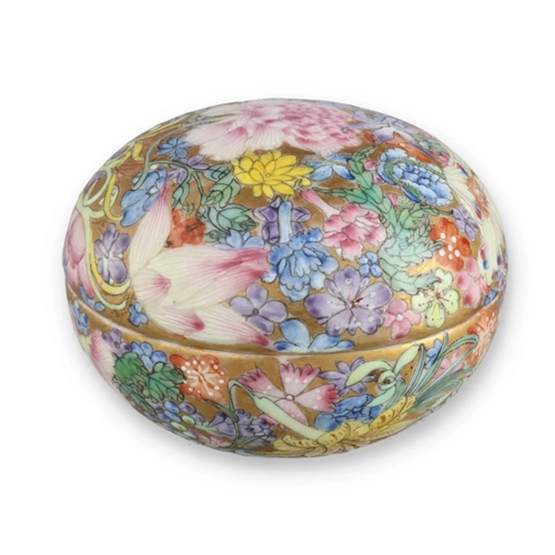 A CHINESE 'MILLEFLEUR' (ONE THOUSAND FLOWERS) CIRCULAR BOX A...