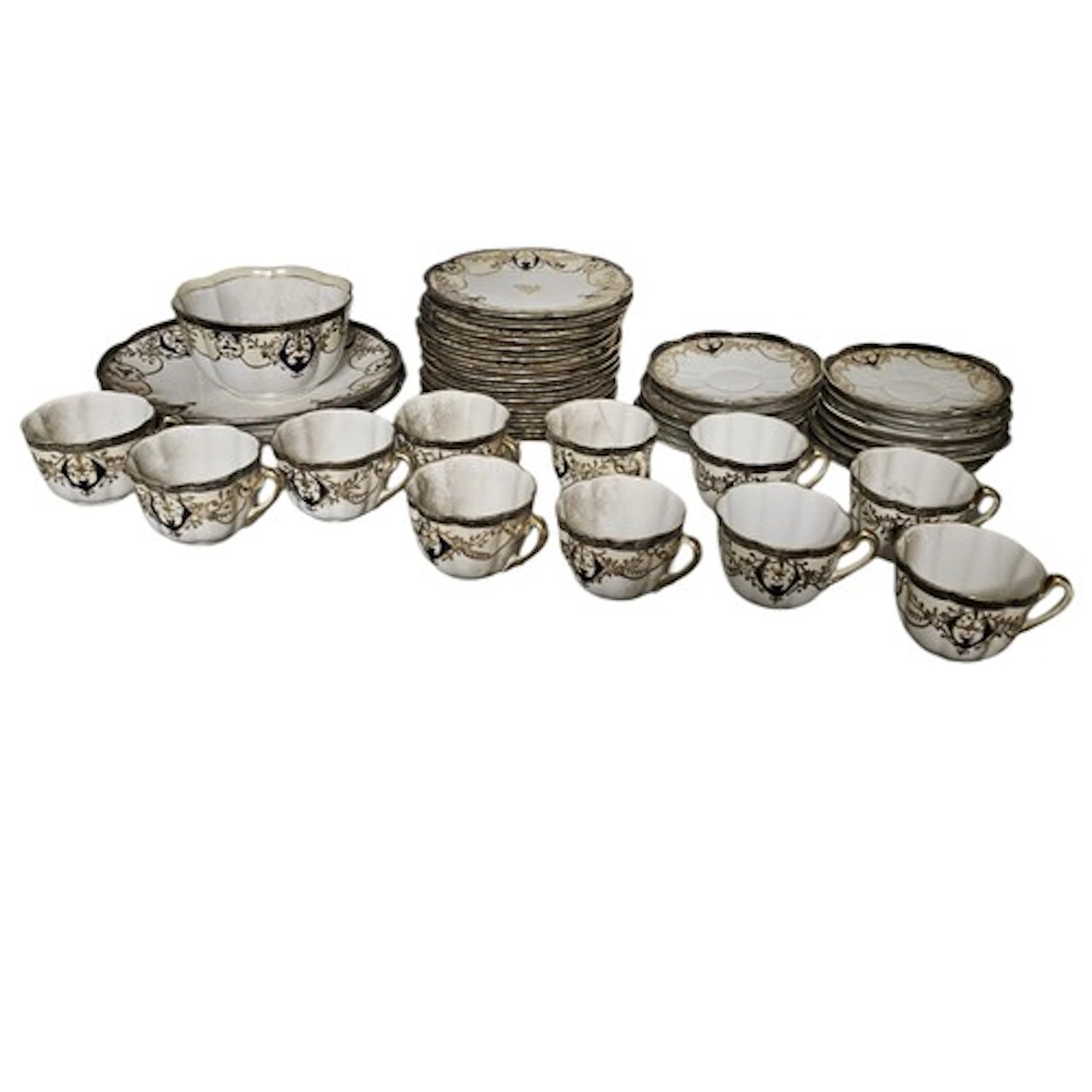NORITAKE, A VINTAGE PORCELAIN TEASET Comprising eleven cups ...