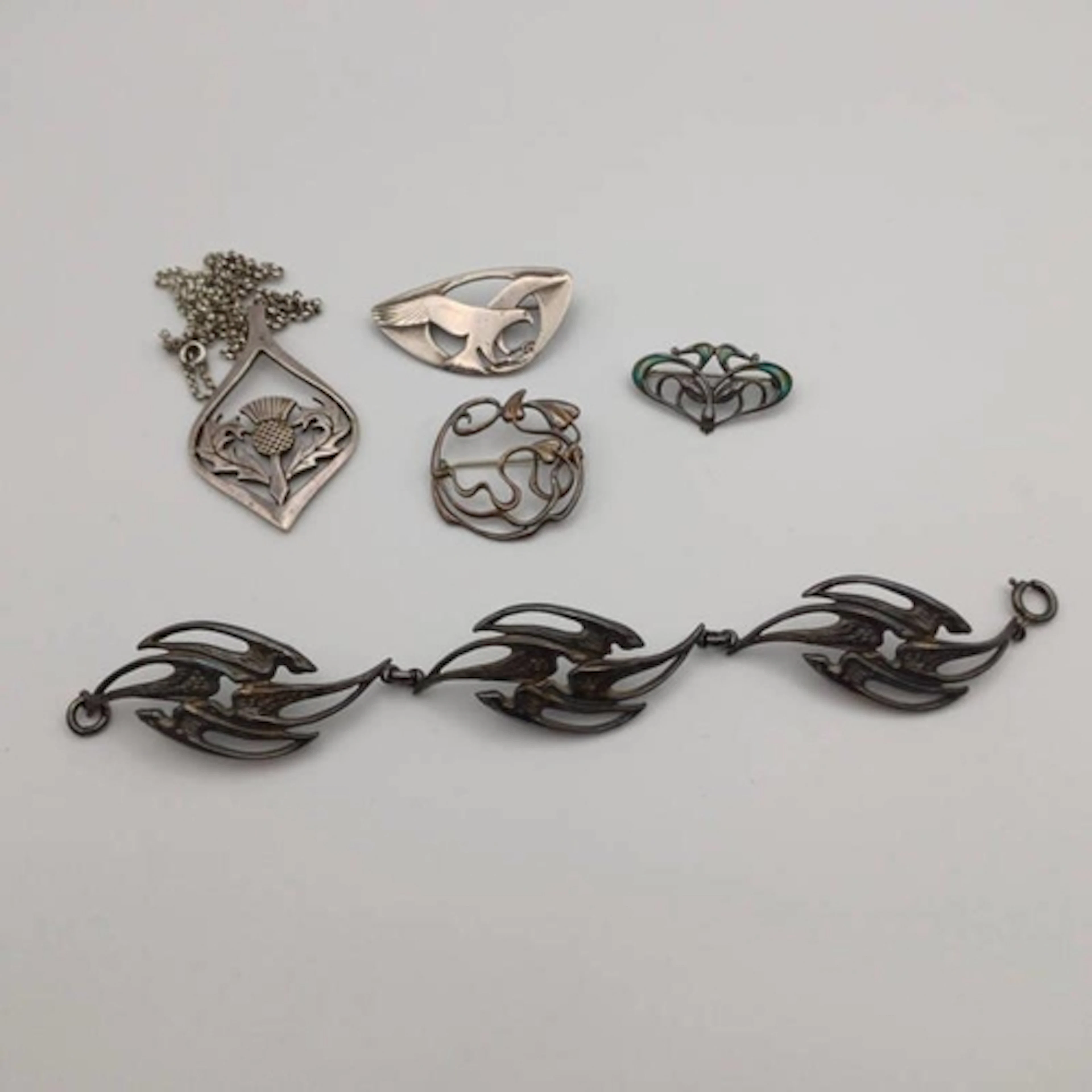 SELECTION OF SCOTTISH SILVER JEWELLERY INCLUDING CELTIC ART ...