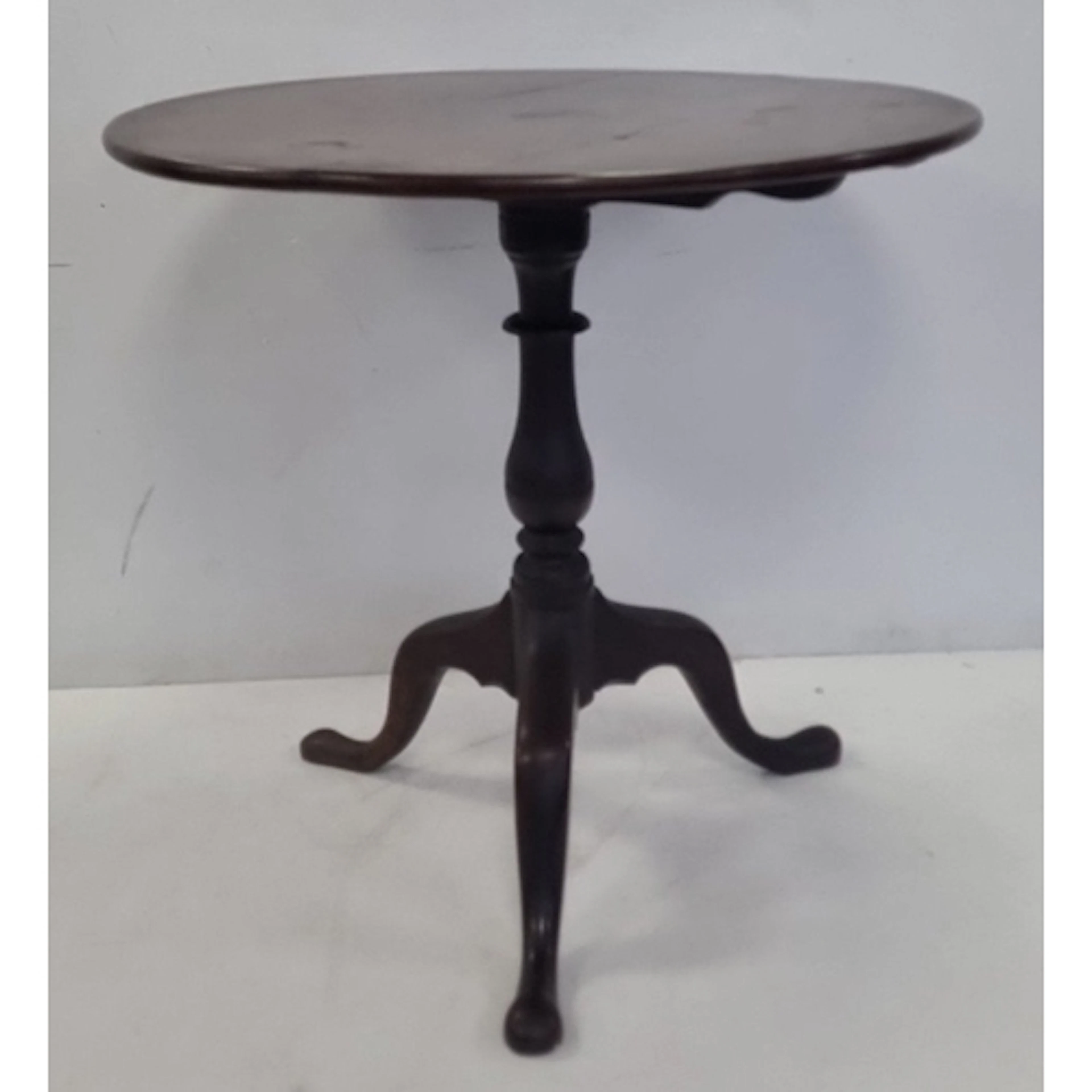 Antique circular mahogany pedestal tripod occasional table H...