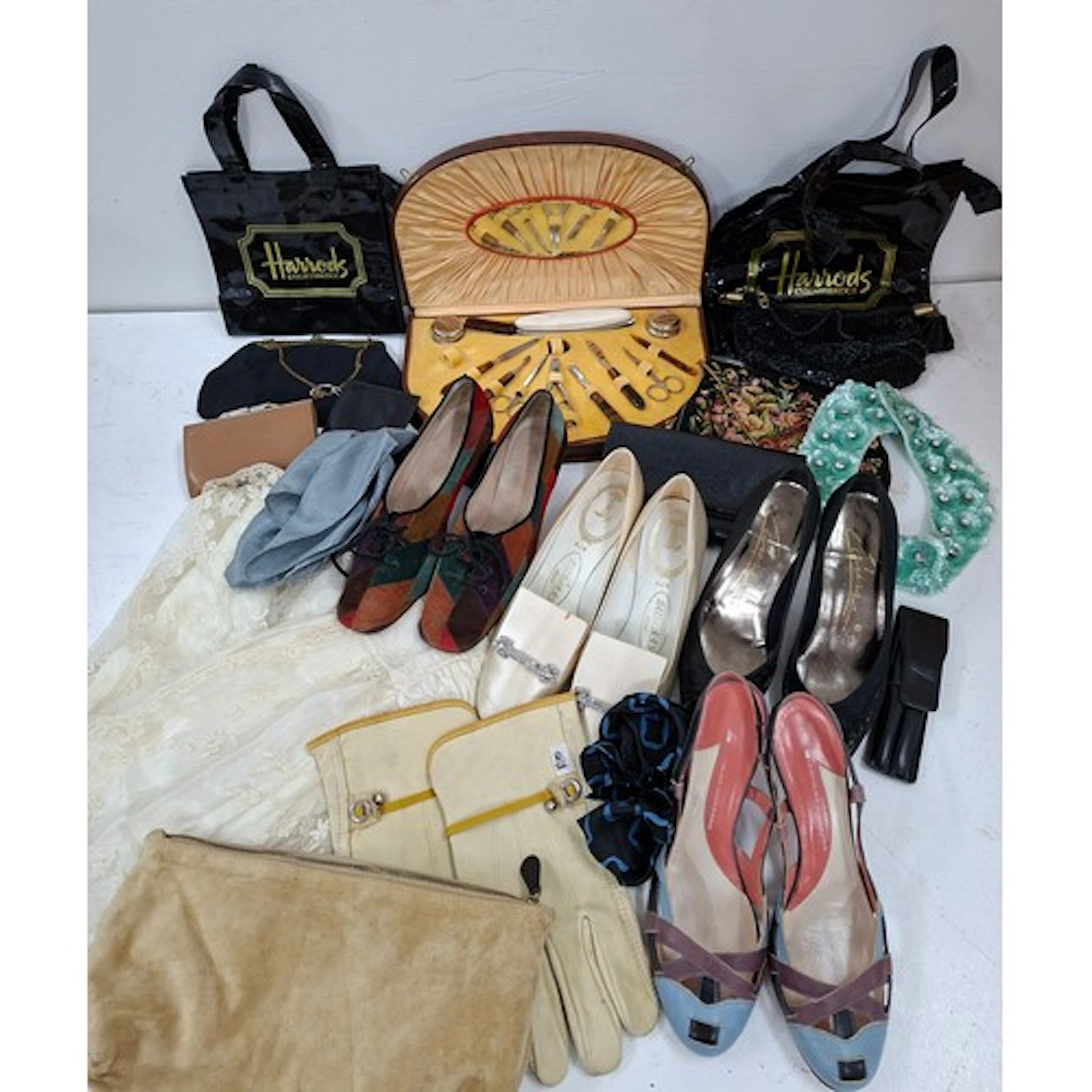 Fashion accessories to include ladies vintage shoes, small b...
