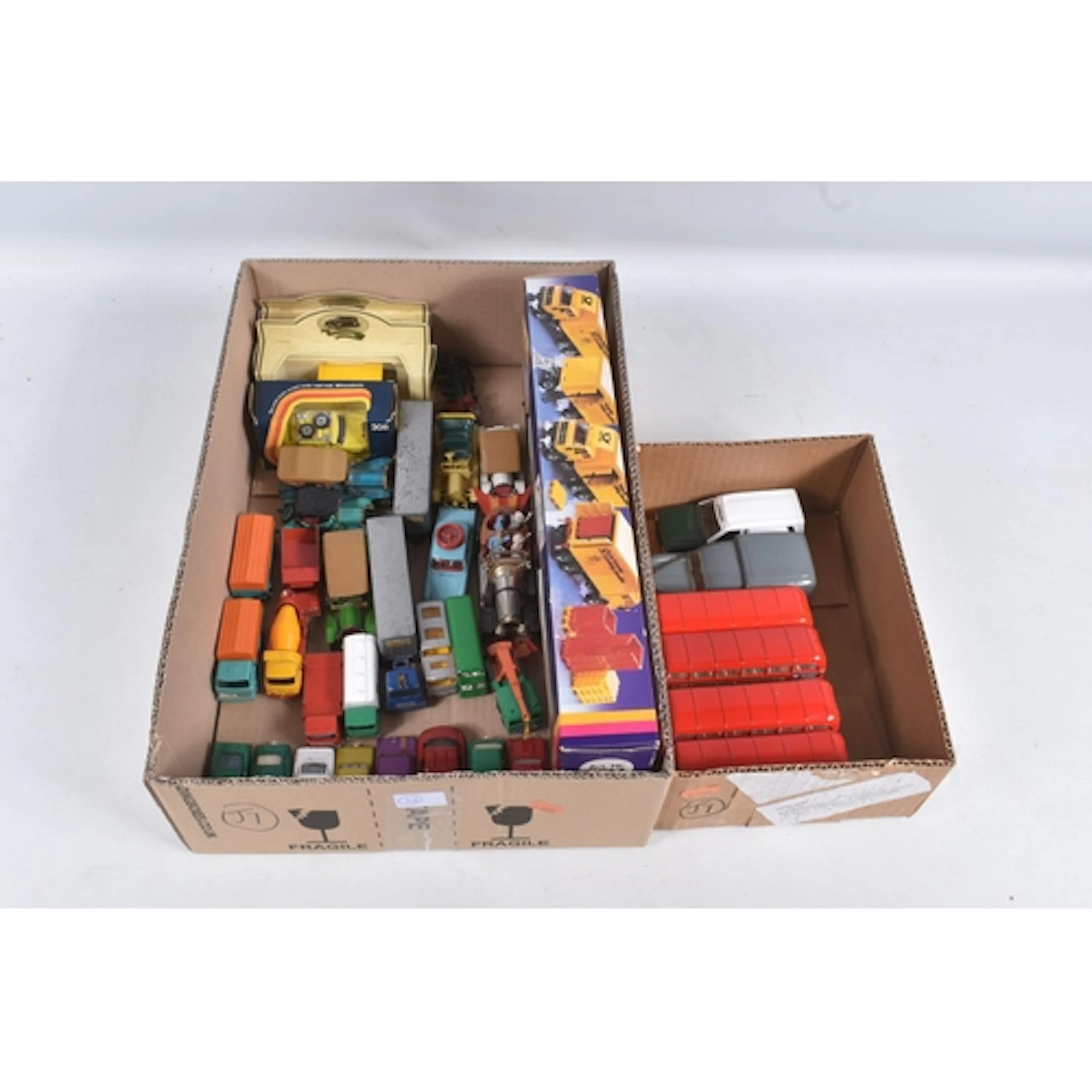 A QUANTITY OF BOXED AND UNBOXED ASSORTED DIECAST VEHICLES, t...