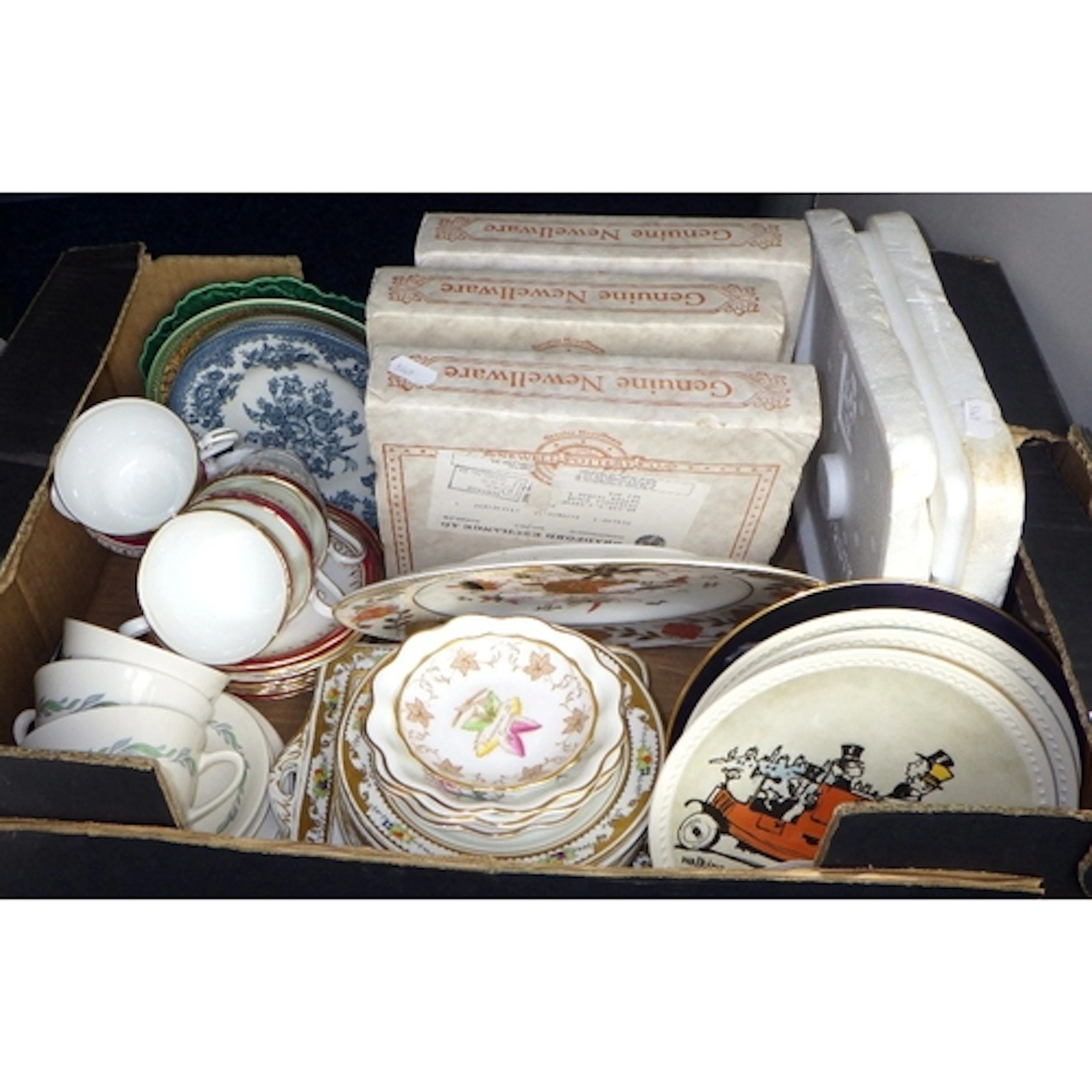 A qty of cabinet plates, tea ware etc