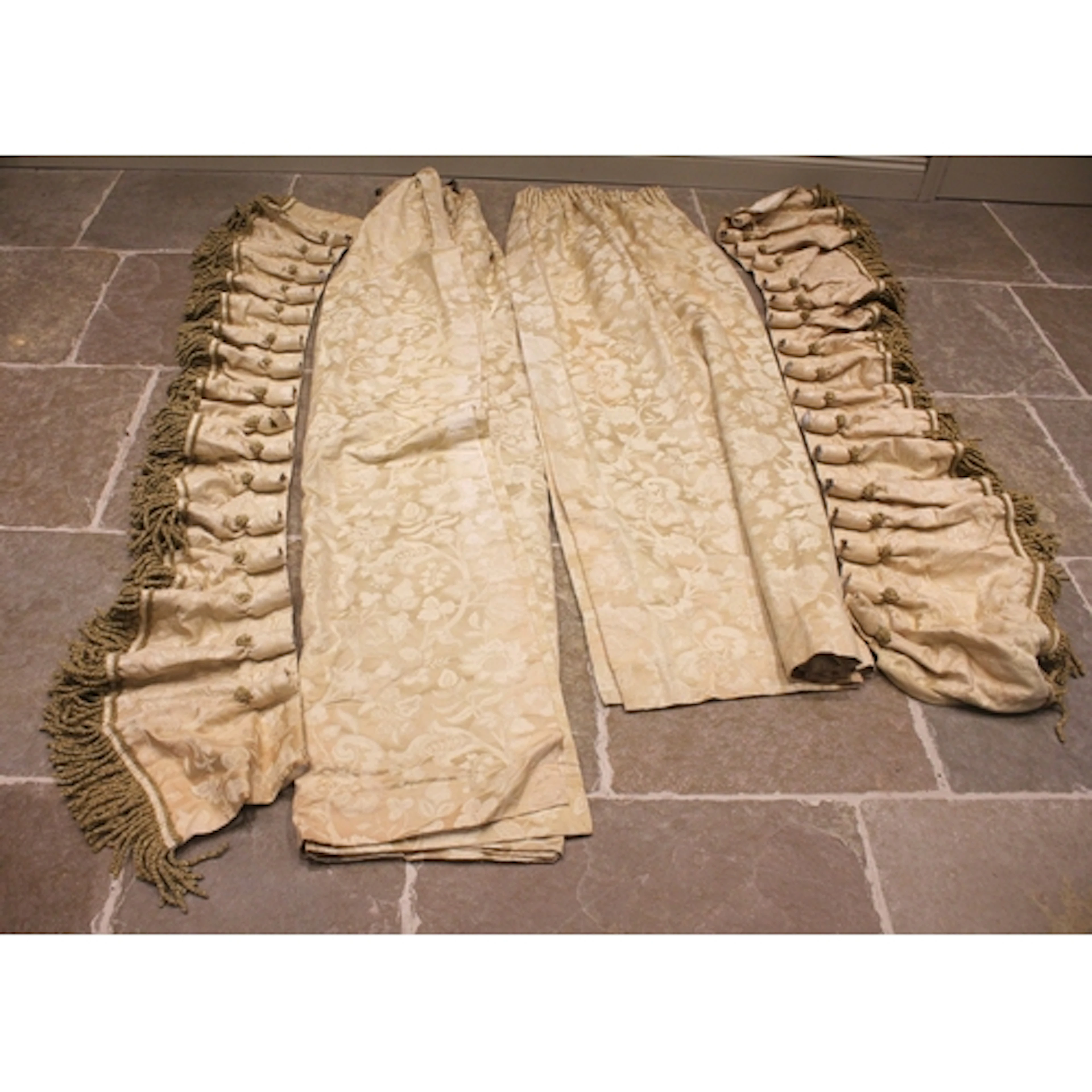 An ivory coloured floral jacquard fabric interlined curtain ...