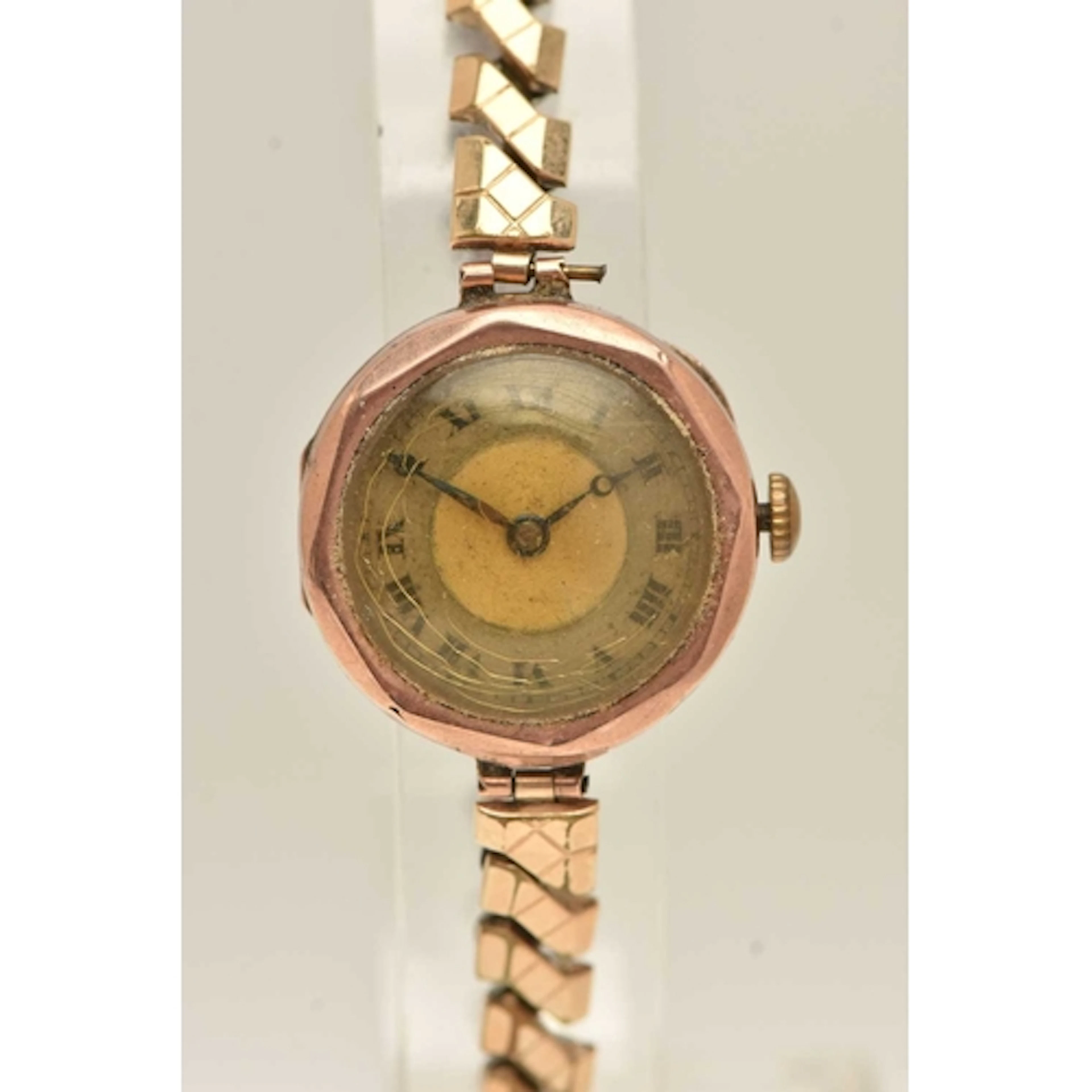 AN EARLY 20TH CENTURY 9CT GOLD CASED WRISTWATCH, manual wind...