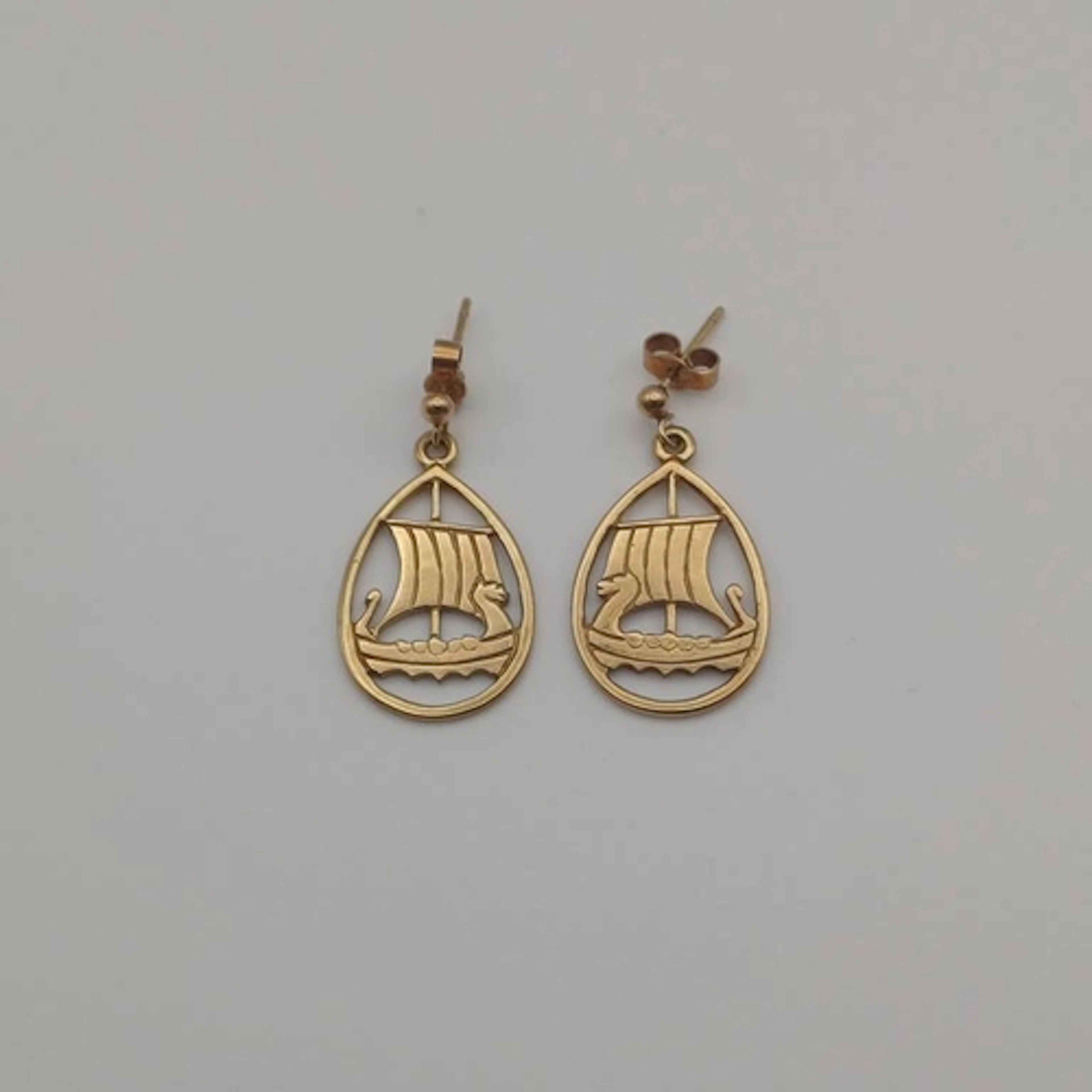 PAIR 9CT GOLD SHETLAND SILVERCRAFT VIKING SHIP EARRINGS - 3....