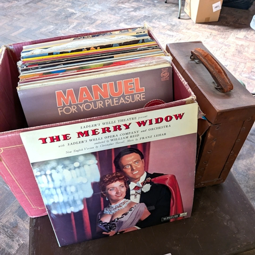 A collection of various LP vinyl records to include Ken Dodd...