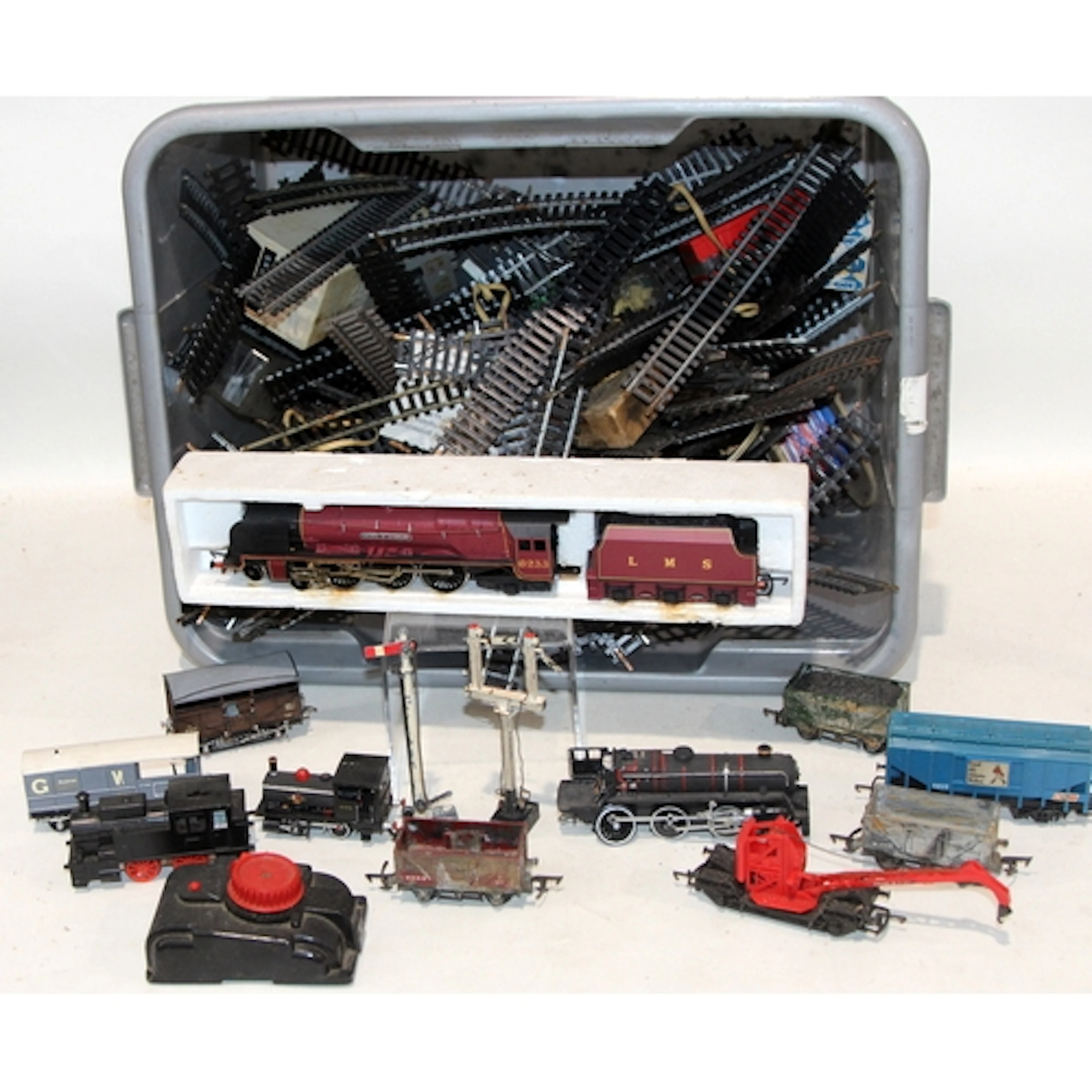 Hornby OO gauge Duchess of Sutherland locomotive and tender ...