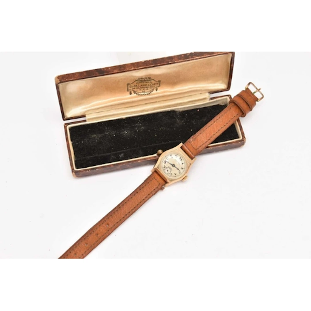A 9CT GOLD 'AERO' WRISTWATCH, manual wind, round silvered di...