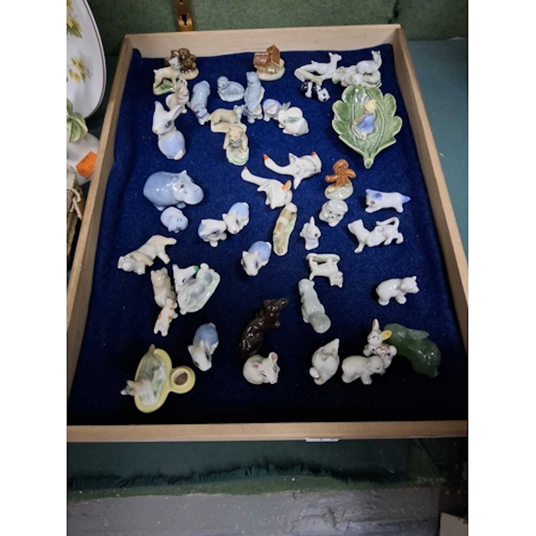 A TRAY OF WADE WHIMSIE STYLE SMALL ANIMAL CERAMICS to includ...