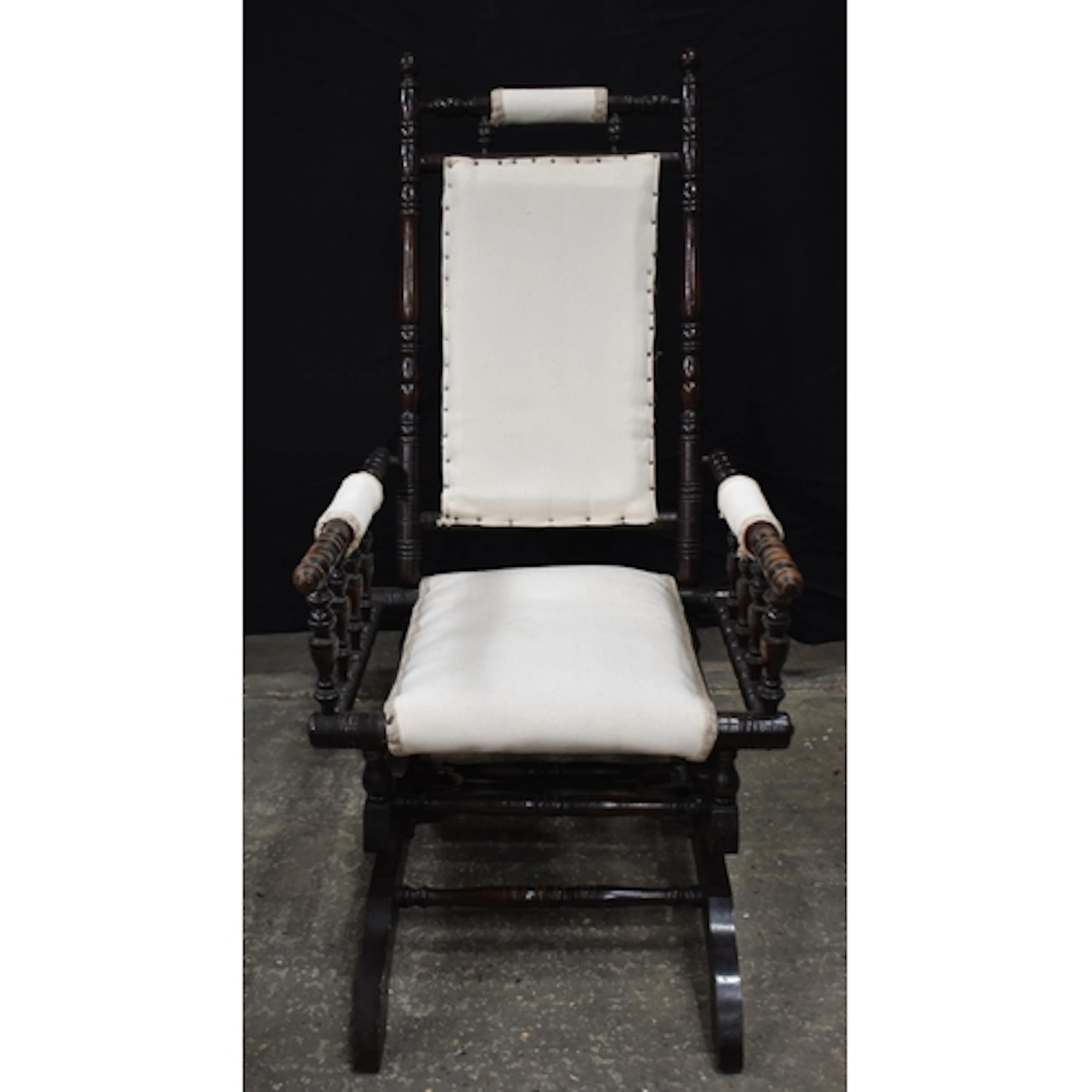 An antique wooden framed rocking chair 105 x 56 x 62cm