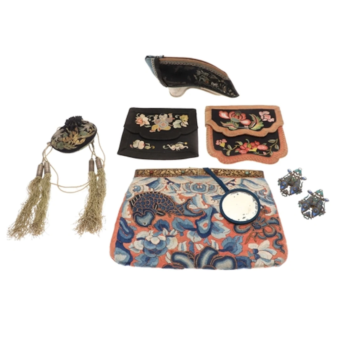 CHINESE SILK EMBROIDERED EVENING BAG & COLLECTABLES. A silk ...